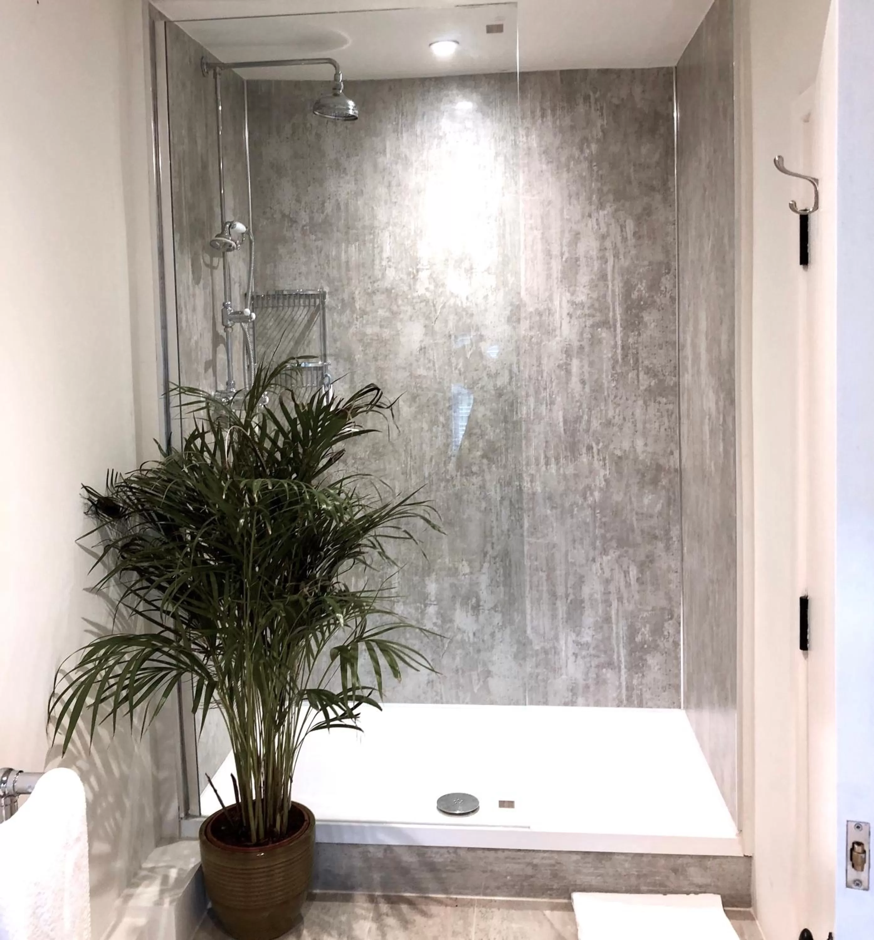 Bathroom in The Pot Kiln