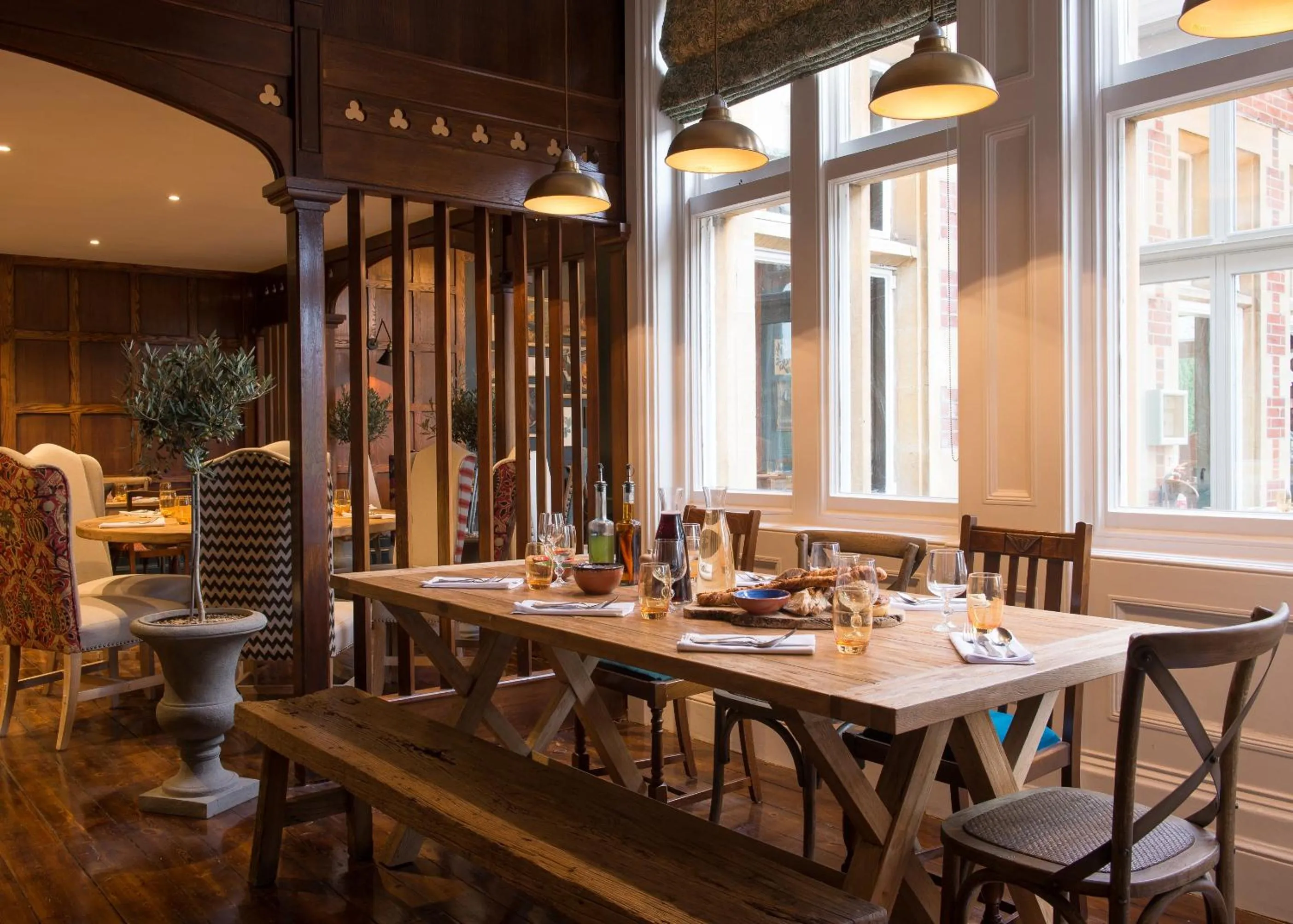 Restaurant/places to eat in Burley Manor