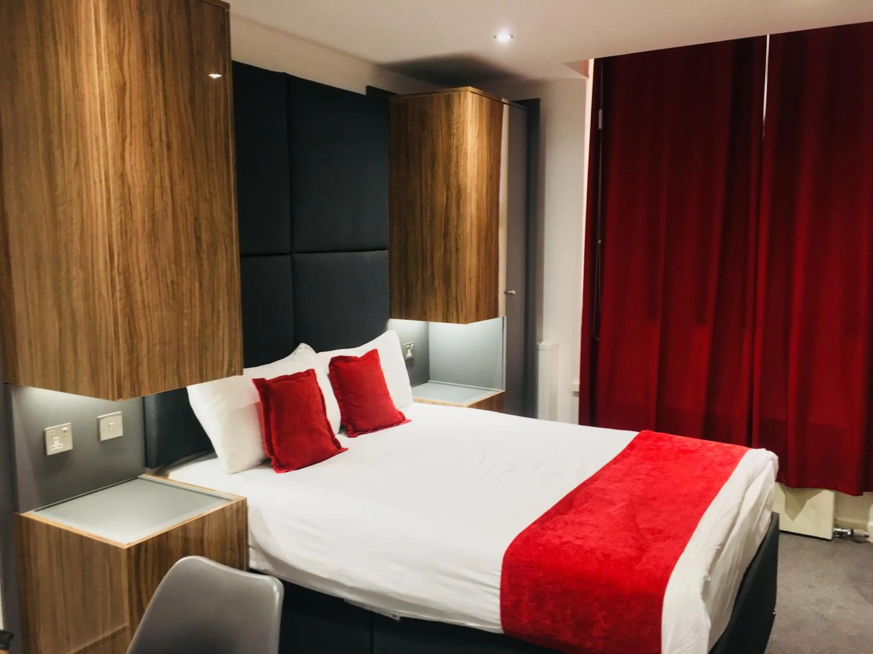 Double Room En suite in Hotel Express Newcastle Gateshead
