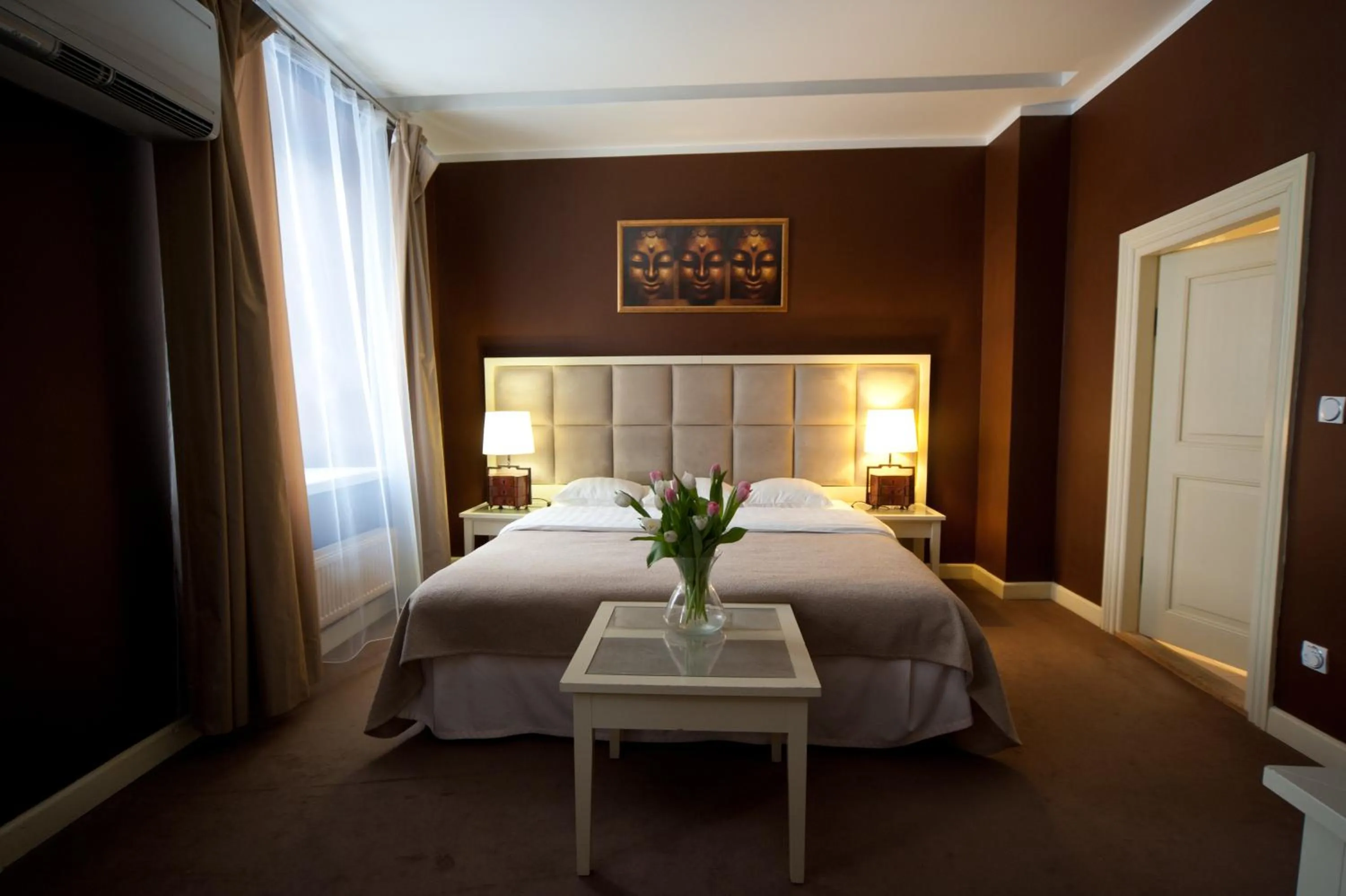 Bed in Merchants House Hotel