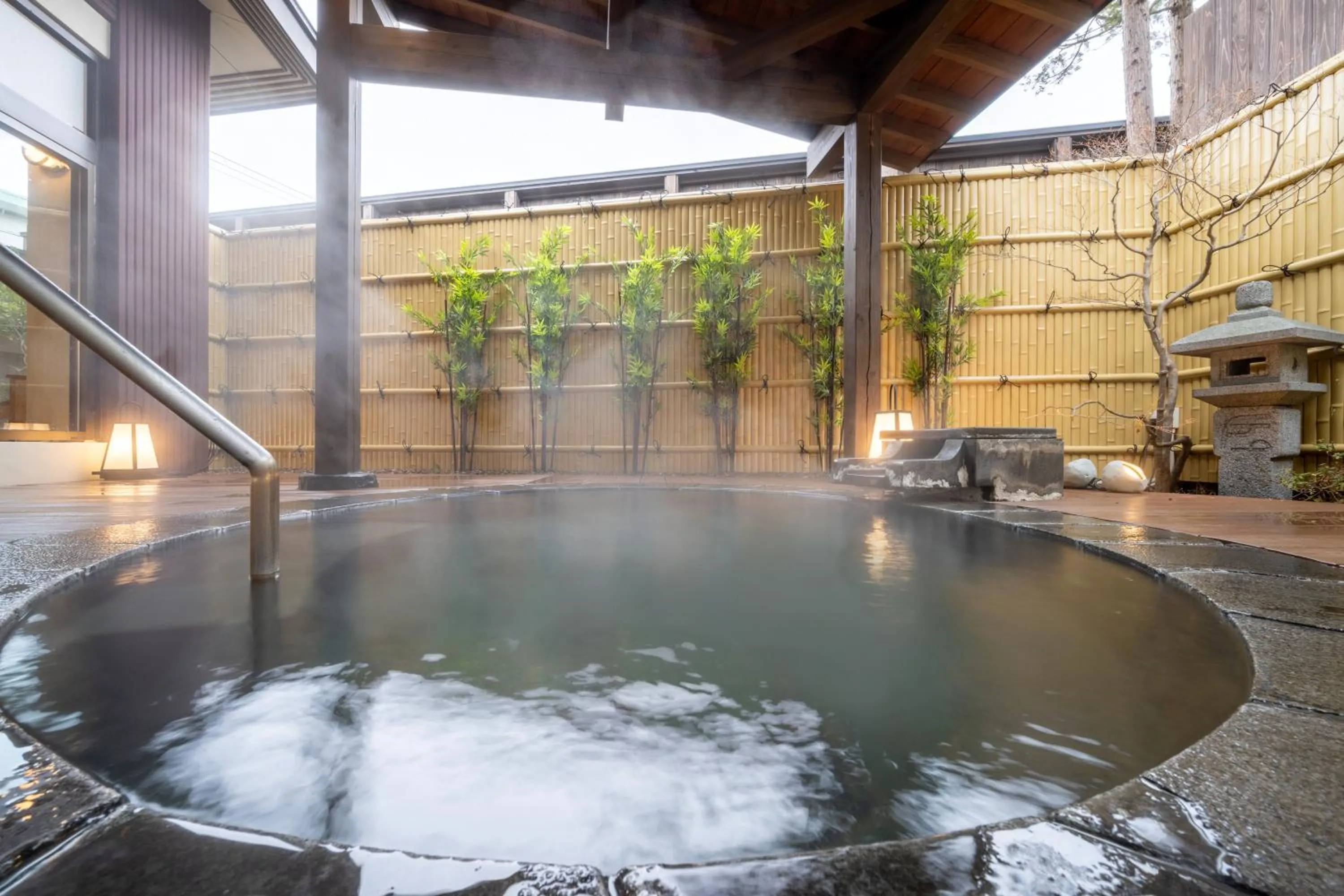 Hot Spring Bath in Hohoemino Kuyufu Tsuruya