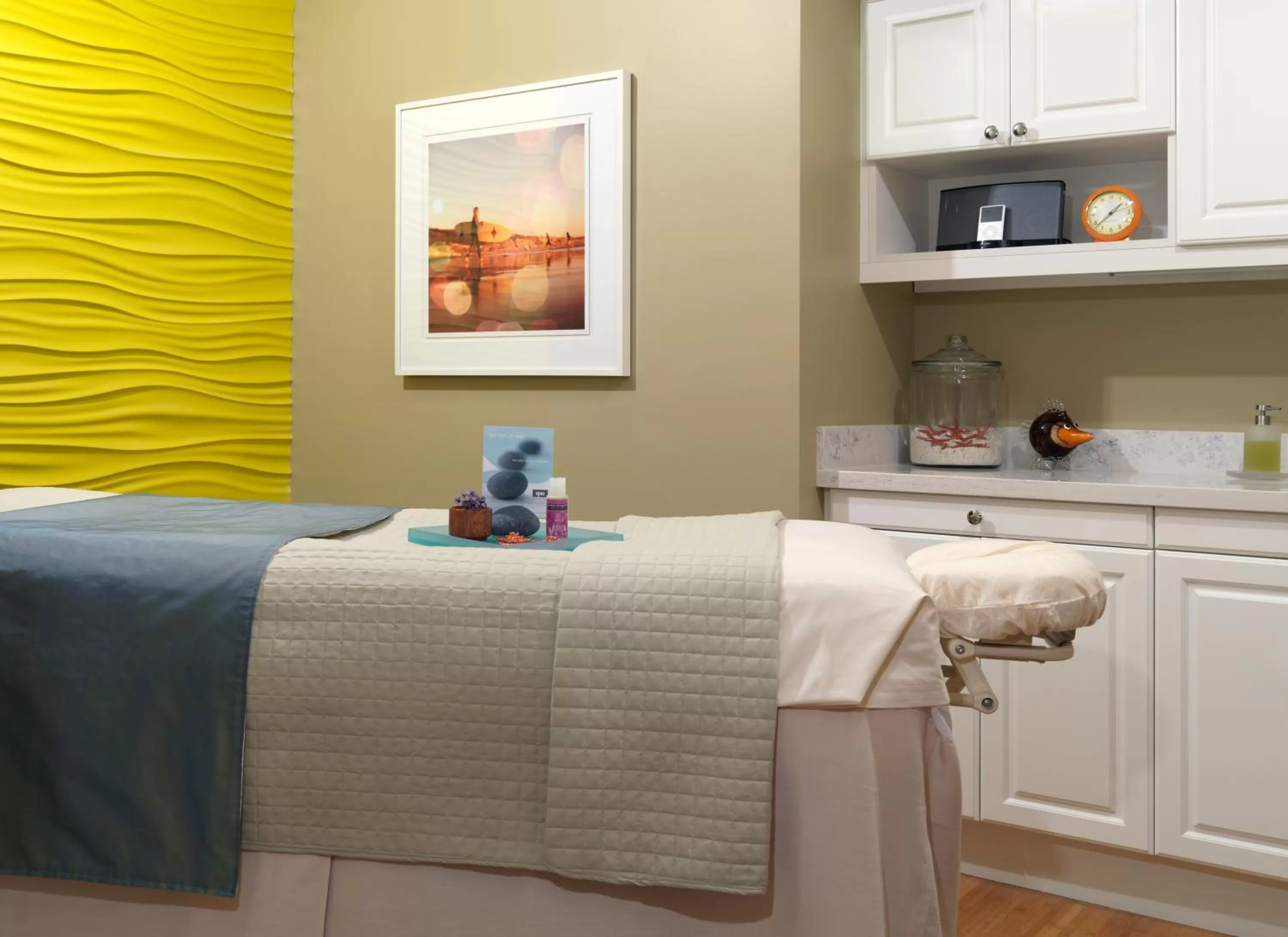 Massage, Bed in L'Auberge Del Mar Resort and Spa