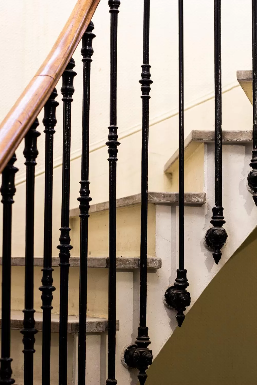 Decorative detail in Hôtel de France