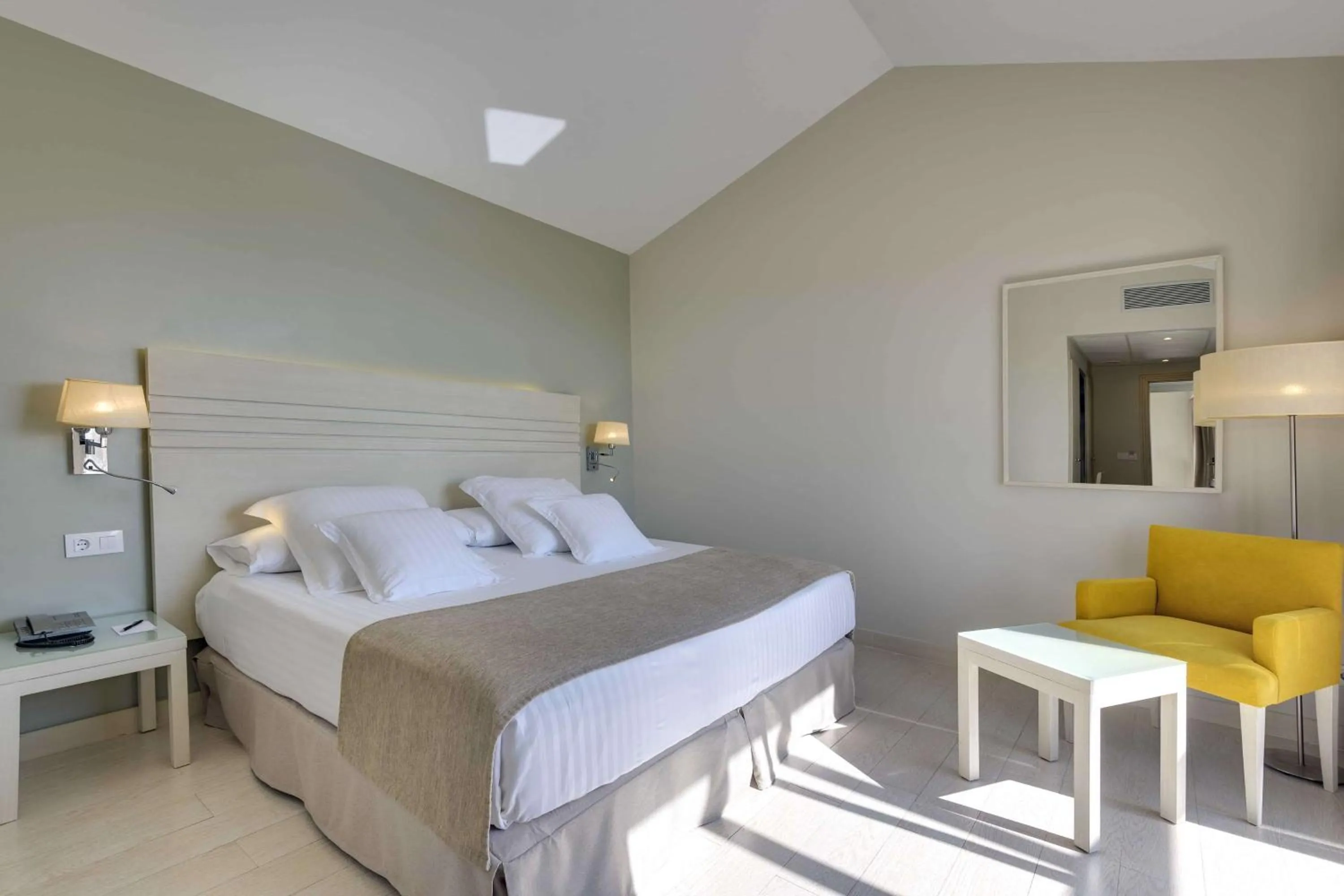 Photo of the whole room, Bed in Barceló Costa Ballena Golf & Spa