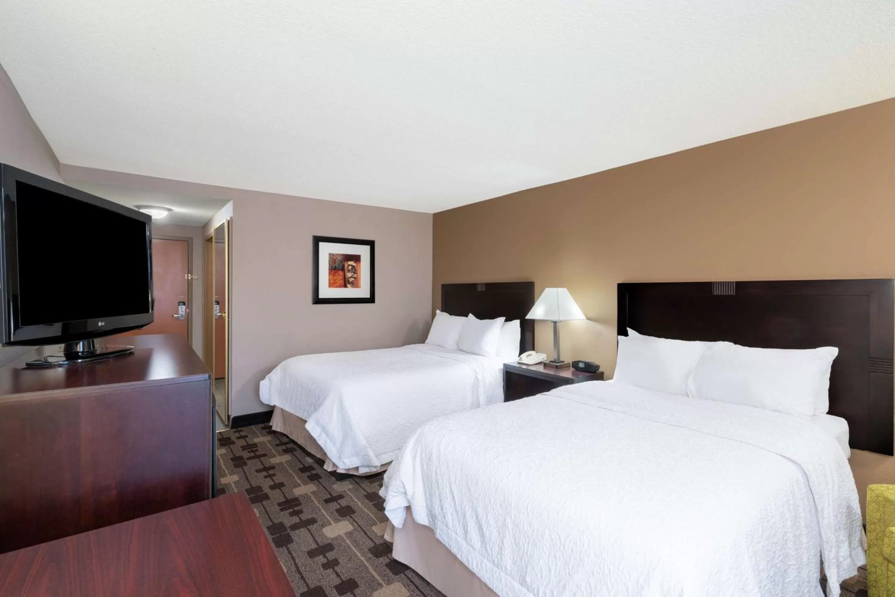 Bedroom, Bed in Hampton Inn Dublin