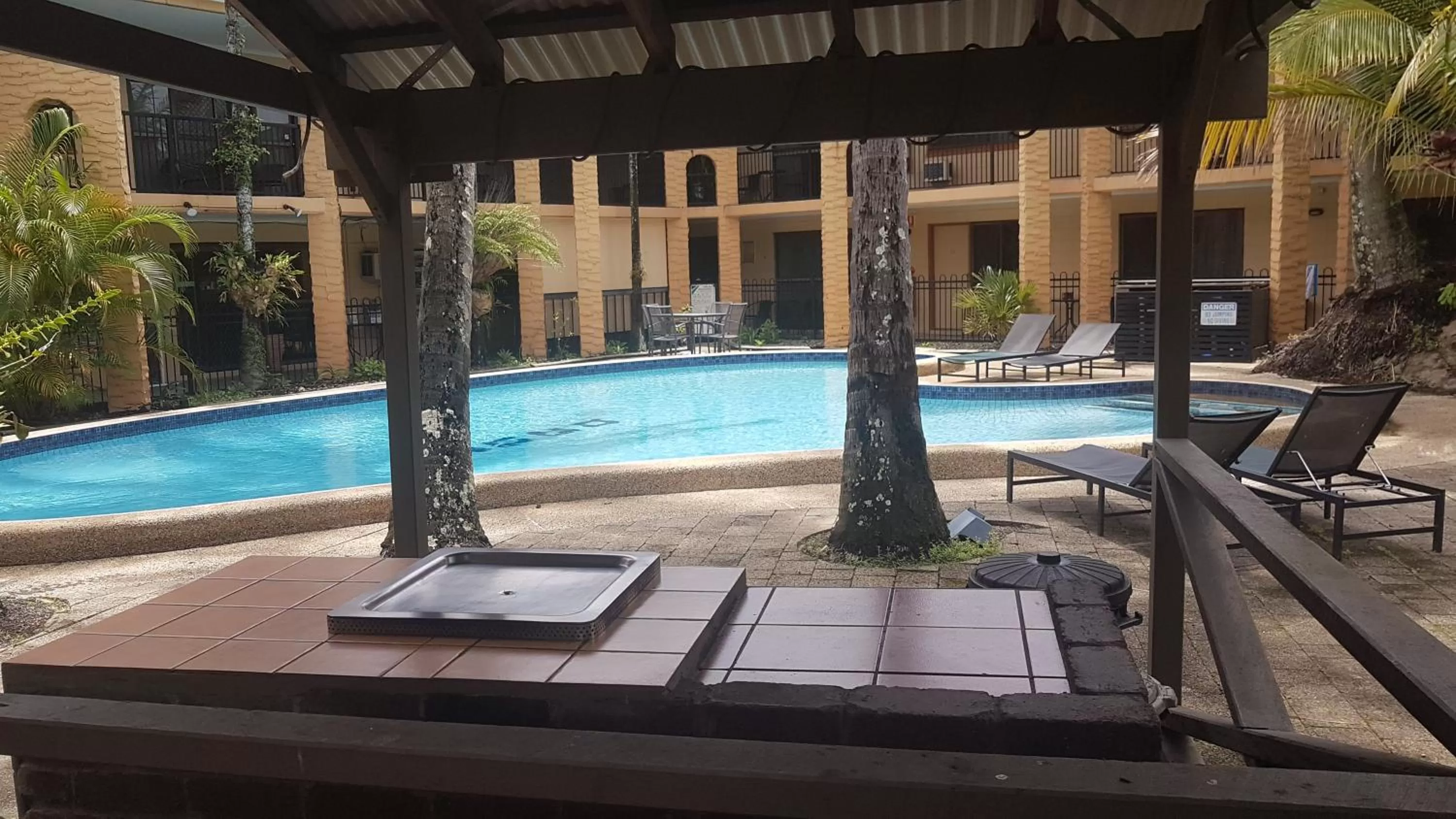 BBQ facilities in Oasis Inn Apartments