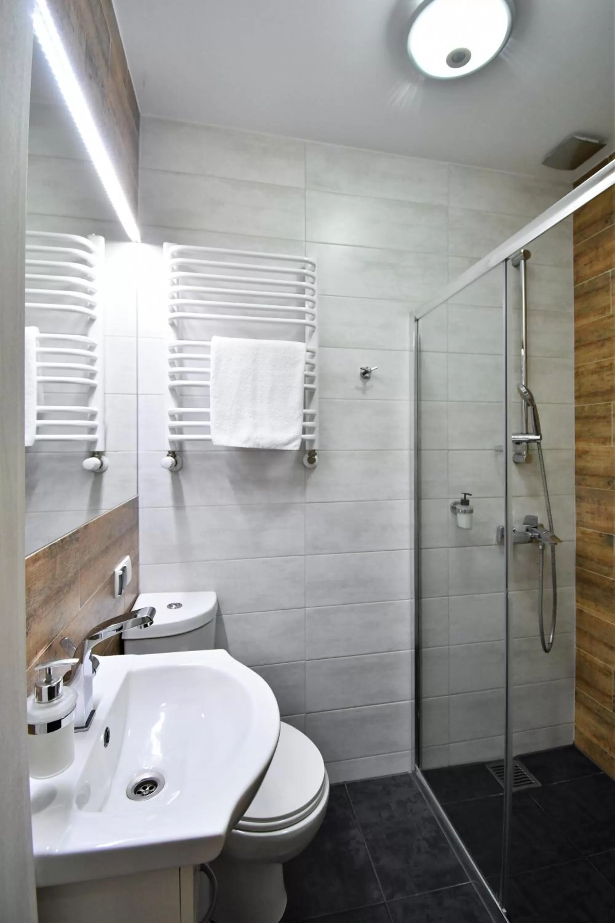 Shower in Sleepinn Gdansk Airport