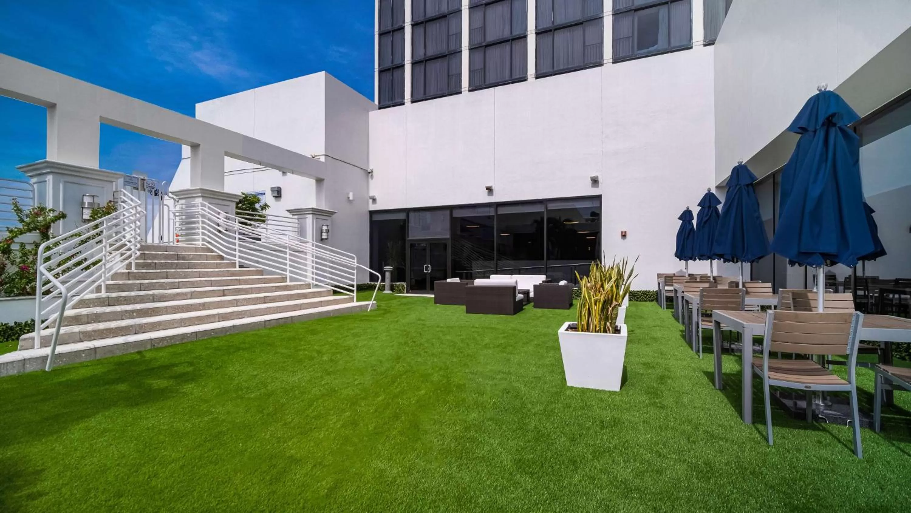 Patio in Hilton Miami Downtown