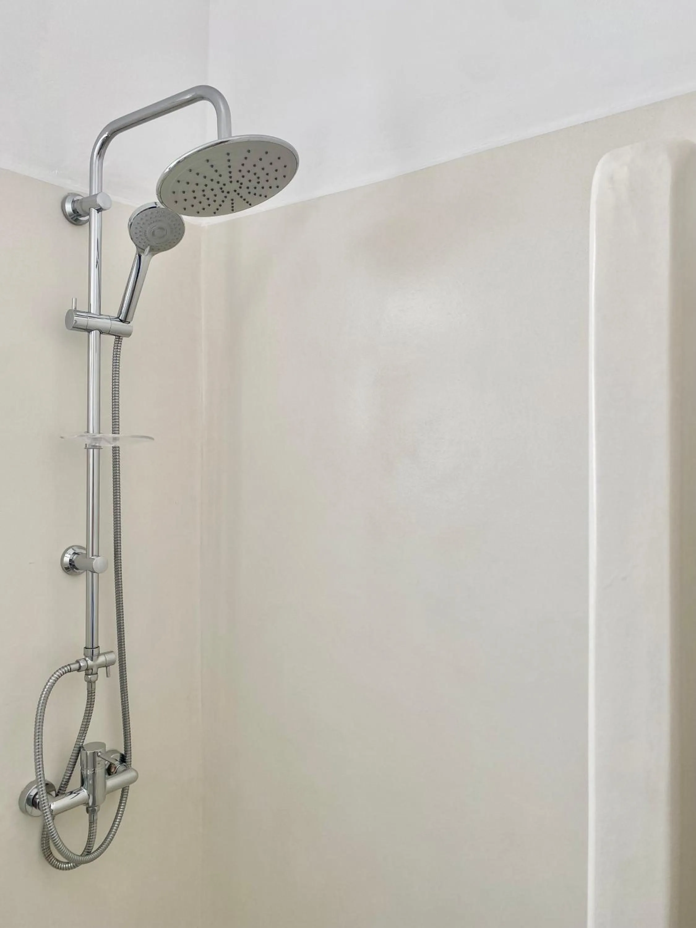 Shower in Fikas Hotel