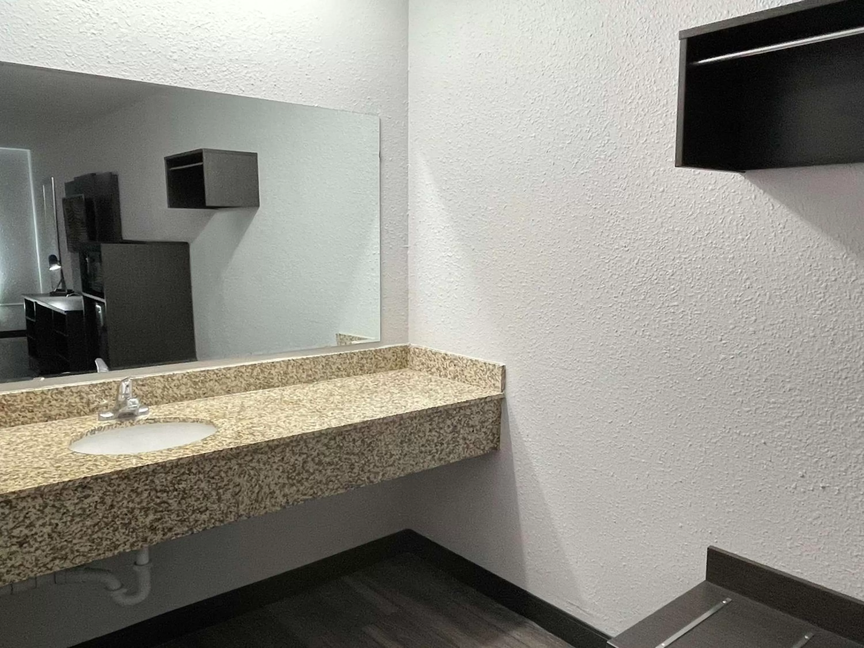 Bedroom in Motel 6 West Columbia SC Airport