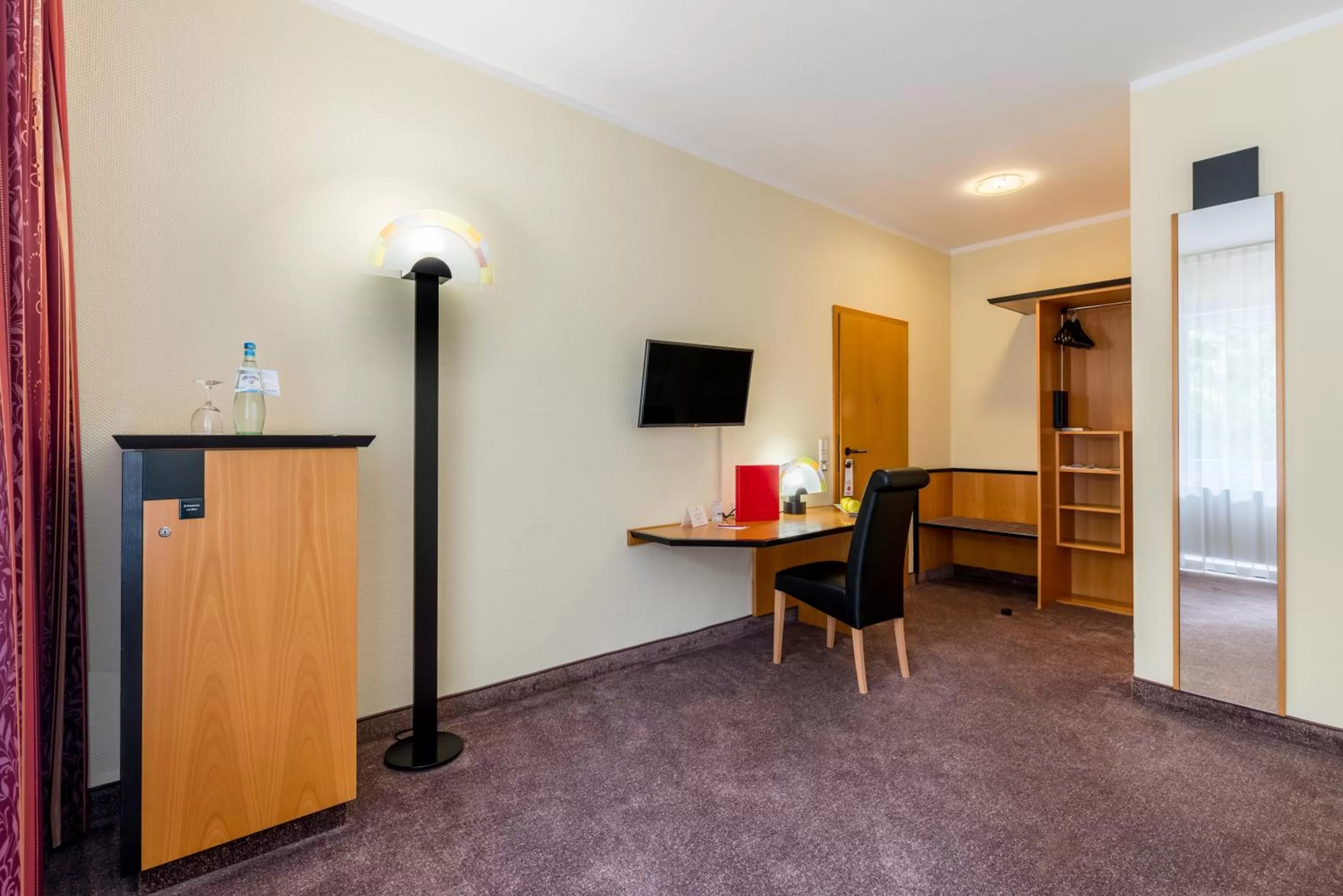 TV and multimedia in AZIMUT Hotel Dresden