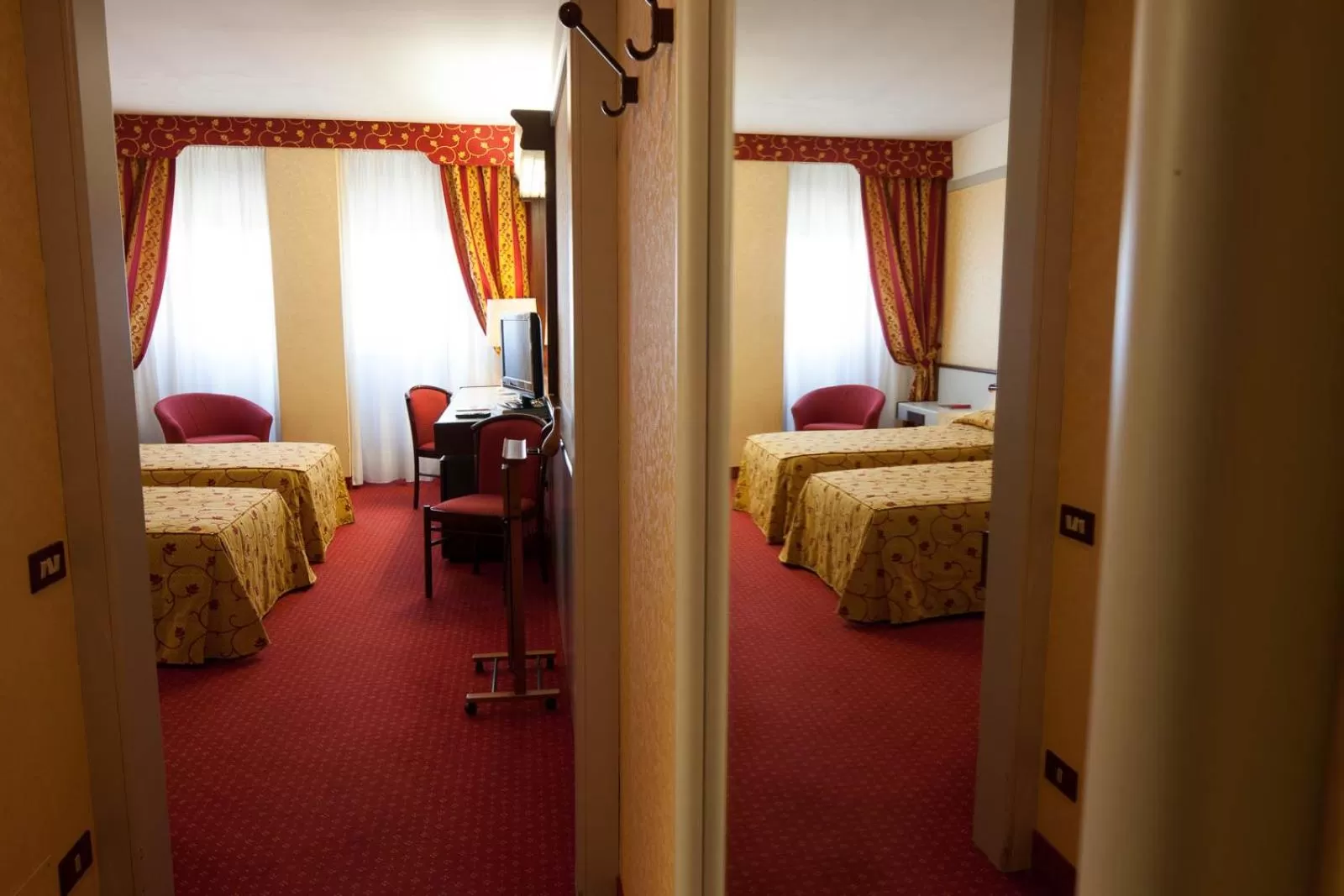 Photo of the whole room, Bed in Hotel Maxim