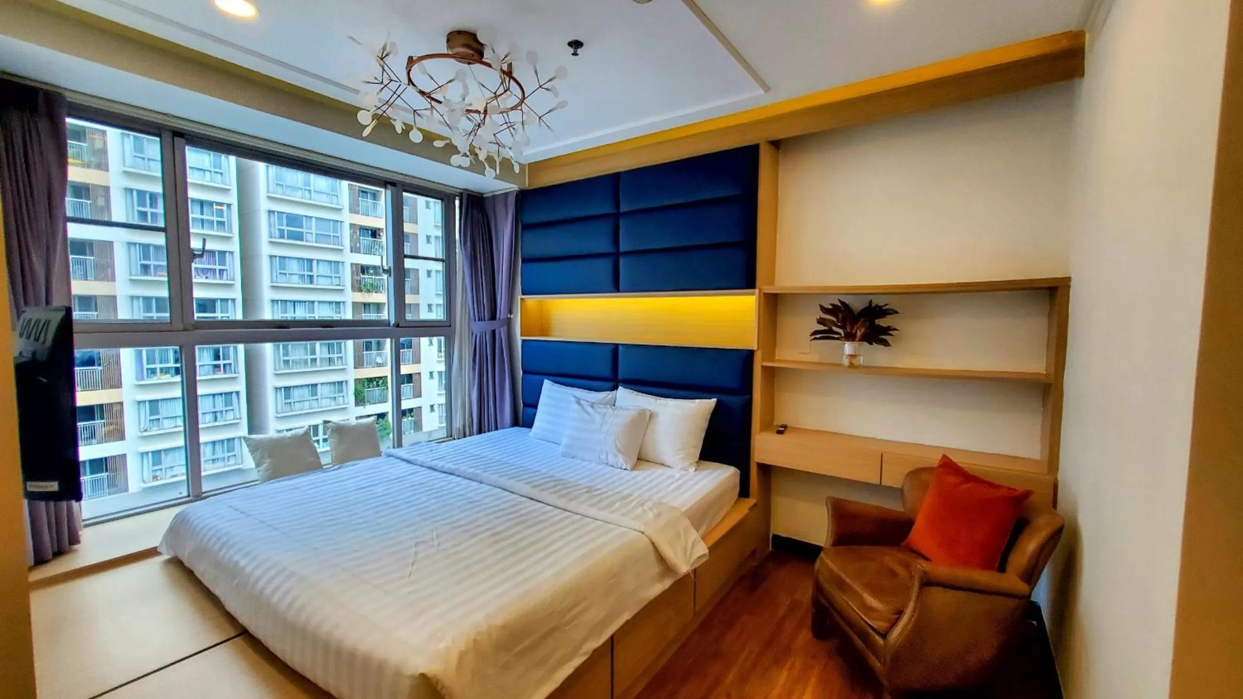 Bed in Scenic Valley Suite