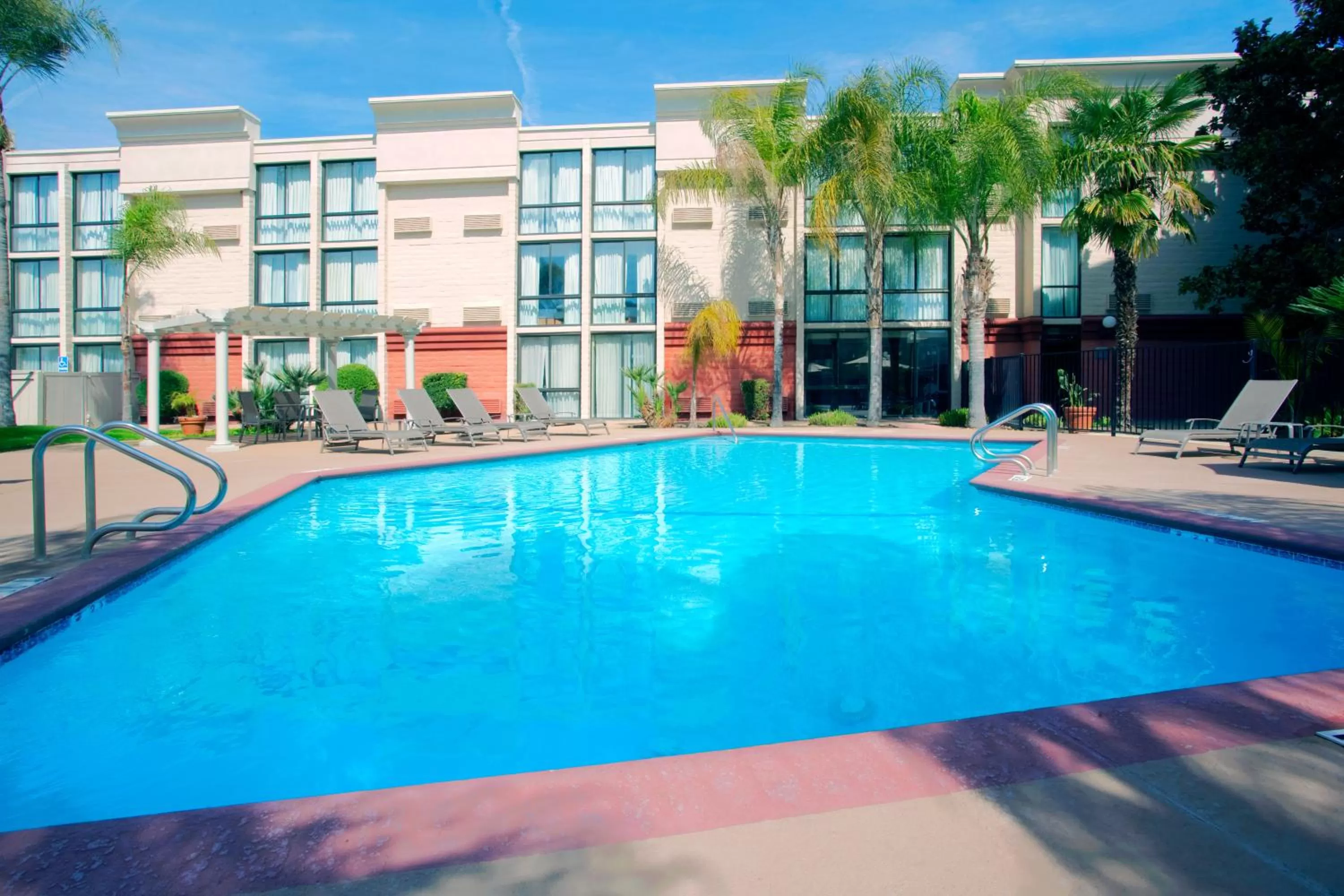 Facade/entrance in Wyndham Visalia