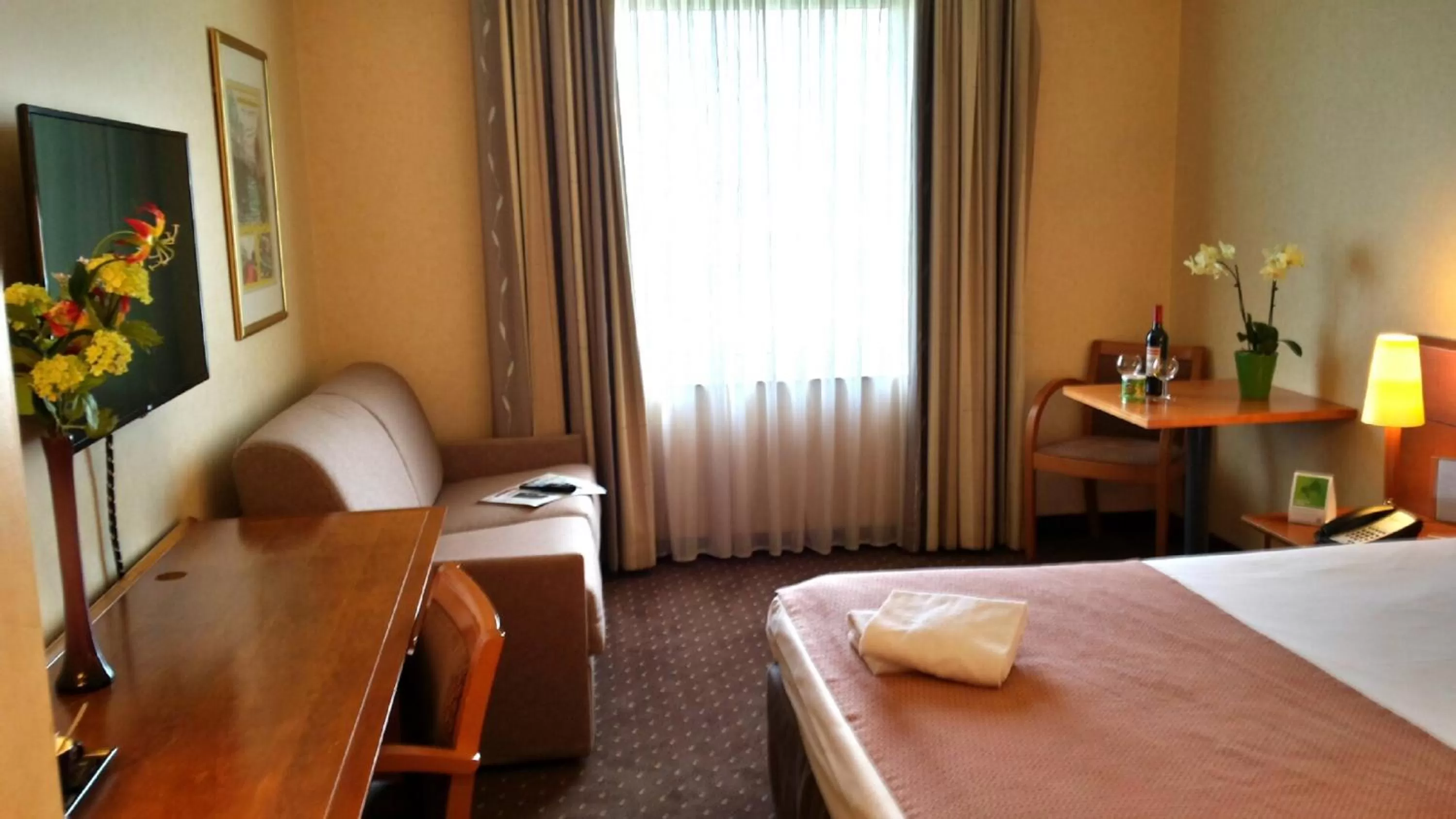 Photo of the whole room, Bed in Holiday Inn Gent Expo by IHG