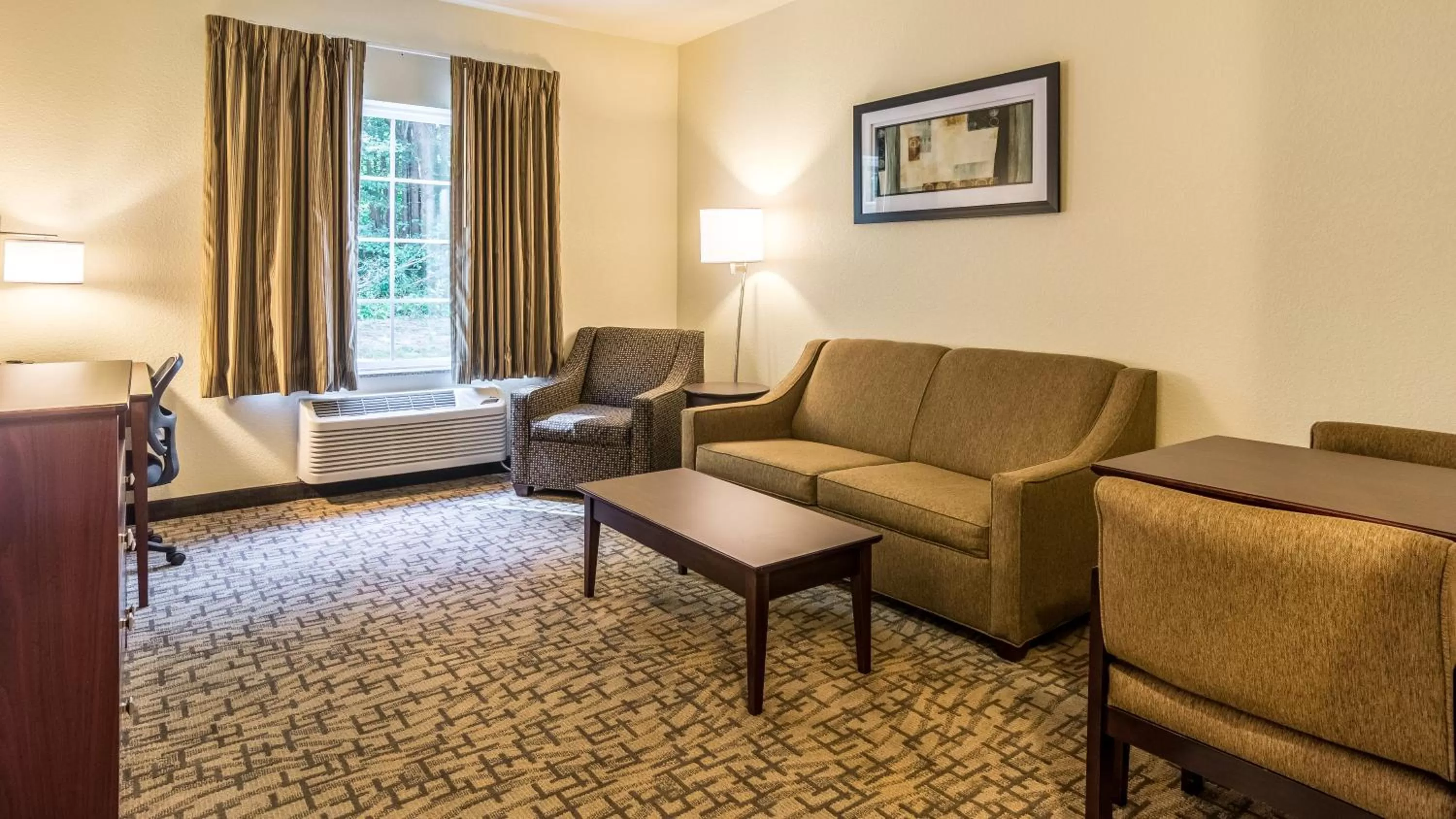 Living room in Cobblestone Hotel & Suites - Greenville