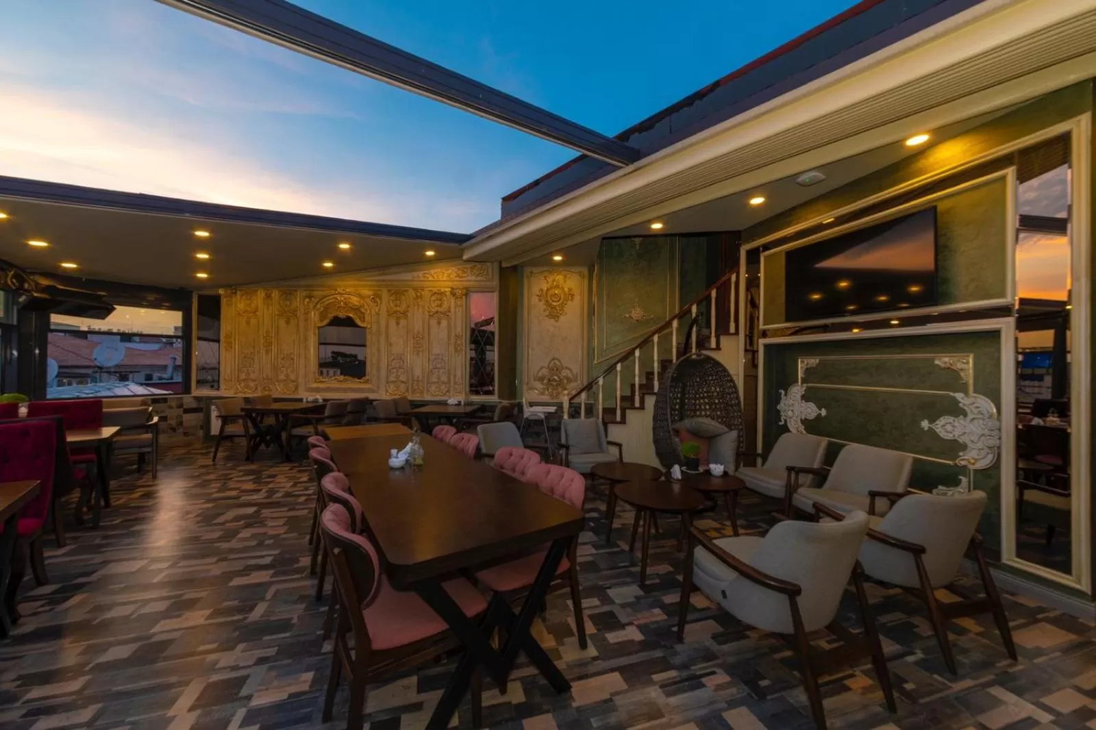 Restaurant/places to eat in Golden Sand Hotel