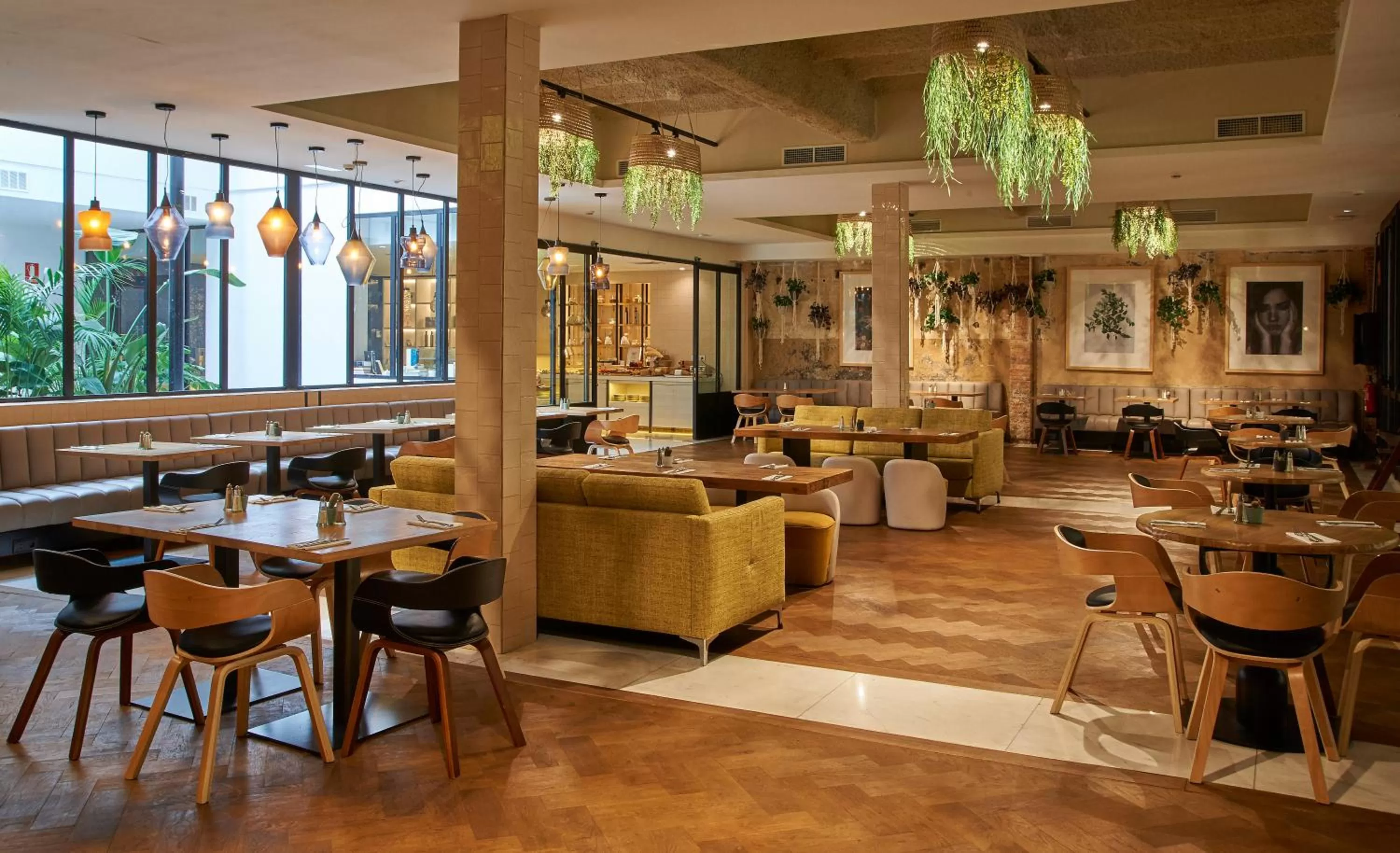 Restaurant/places to eat in ICON Bcn