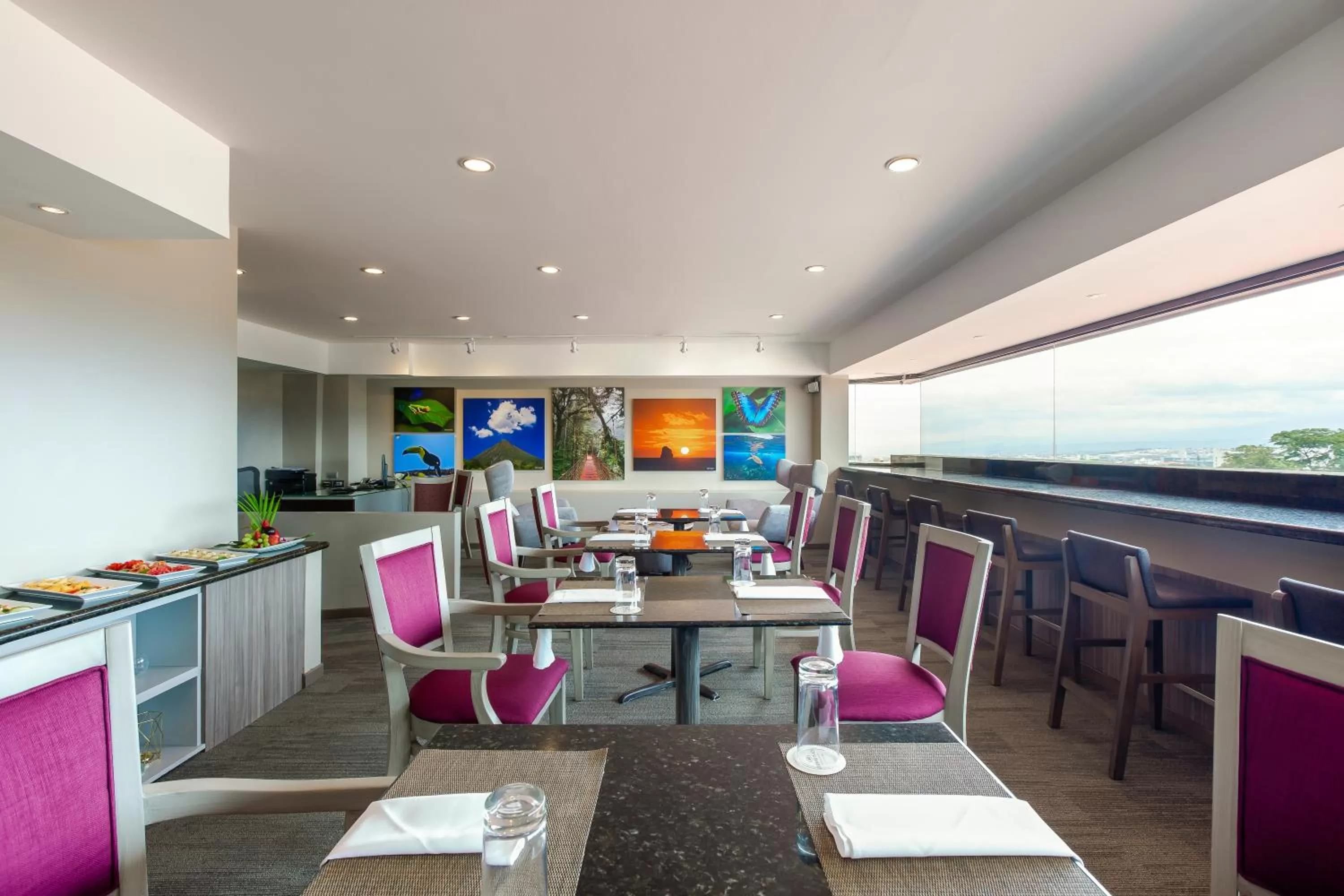 Lounge or bar in Crowne Plaza San Jose La Sabana by IHG