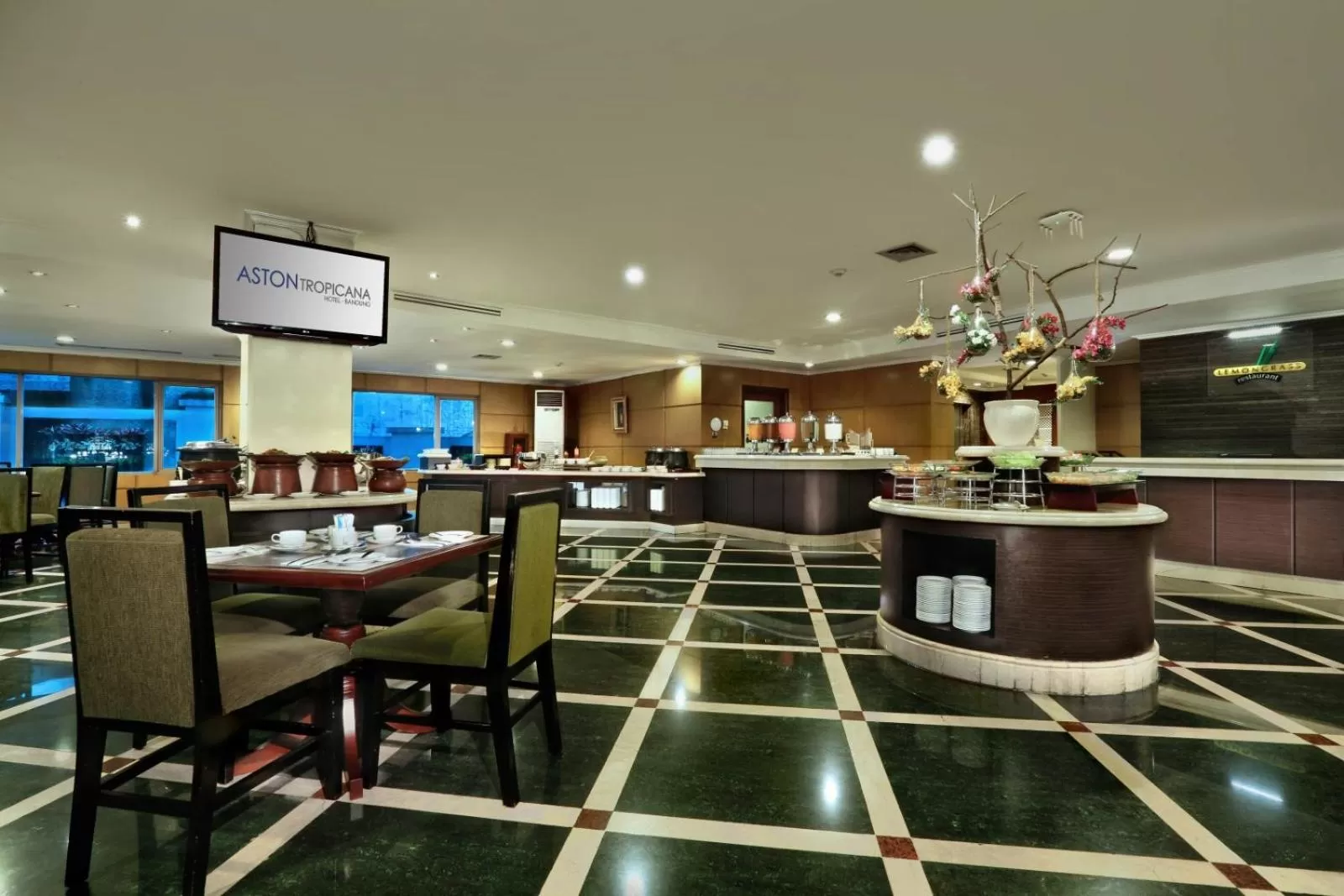 Restaurant/places to eat in Aston Tropicana Hotel Bandung
