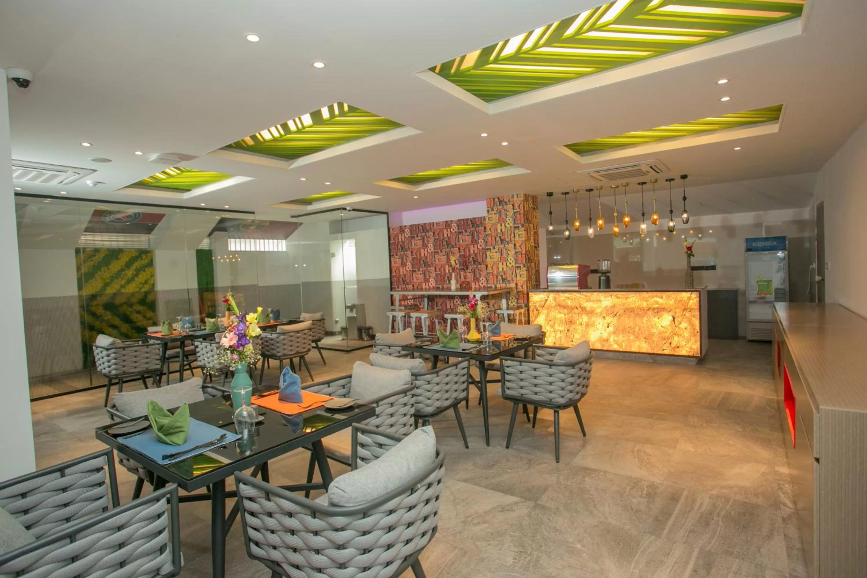 Restaurant/places to eat in Hotel Omni Residency Dhaka