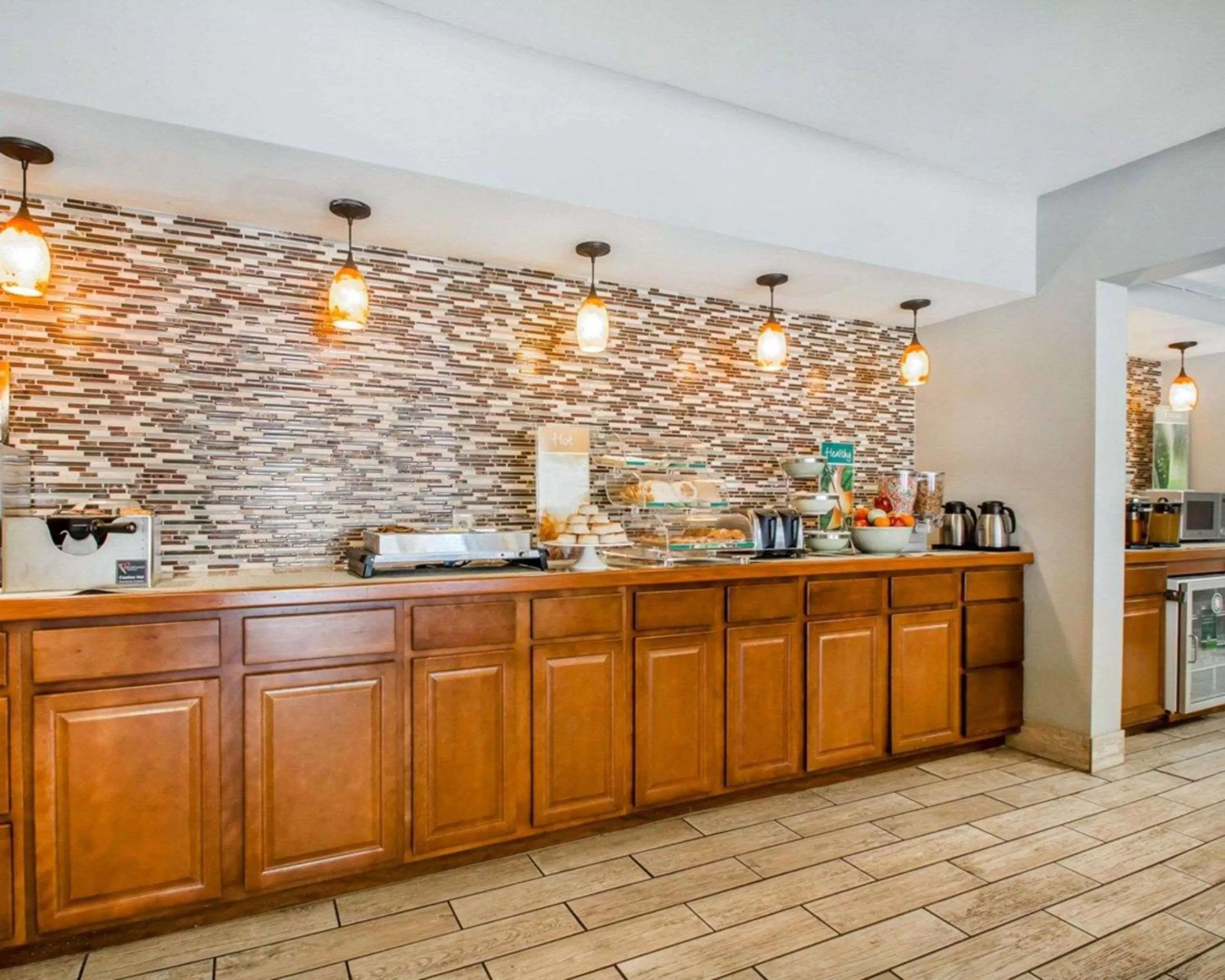 Restaurant/places to eat in Quality Inn US65 & E Battlefield Rd Springfield