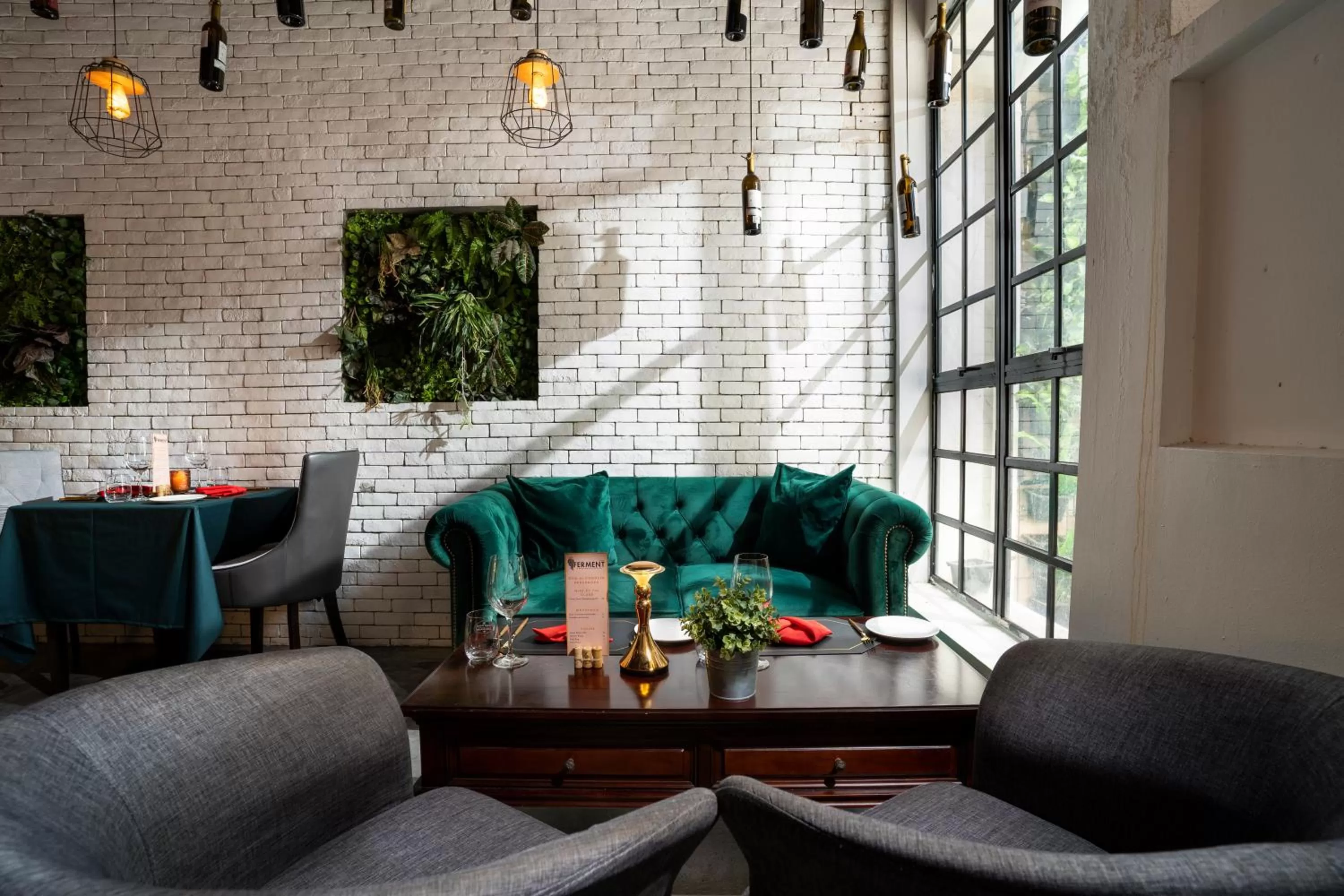 Restaurant/places to eat in RARE Heritage House