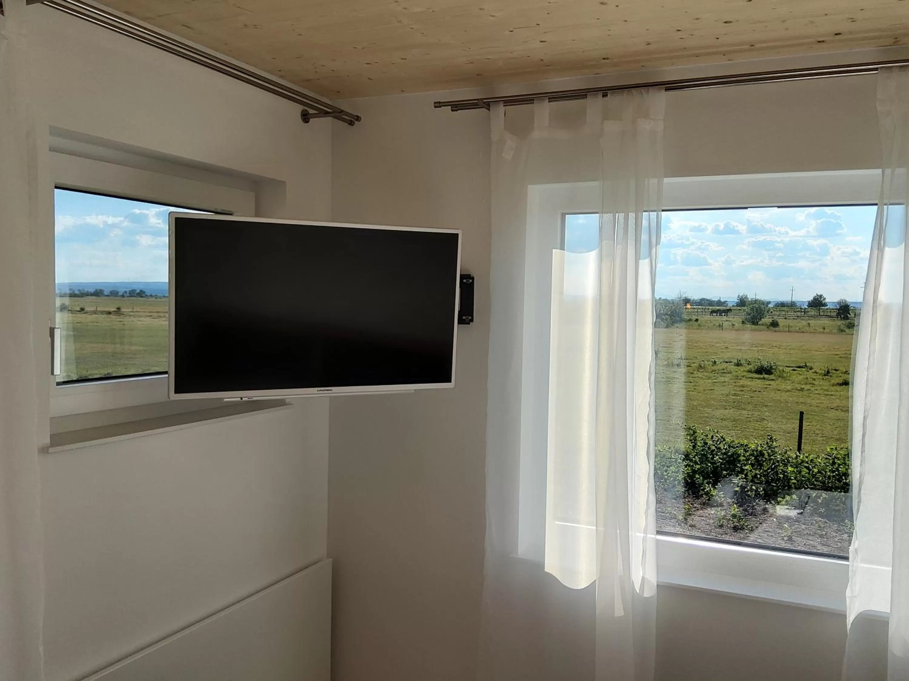 TV and multimedia in Zimmerei - Landgasthaus Karlo