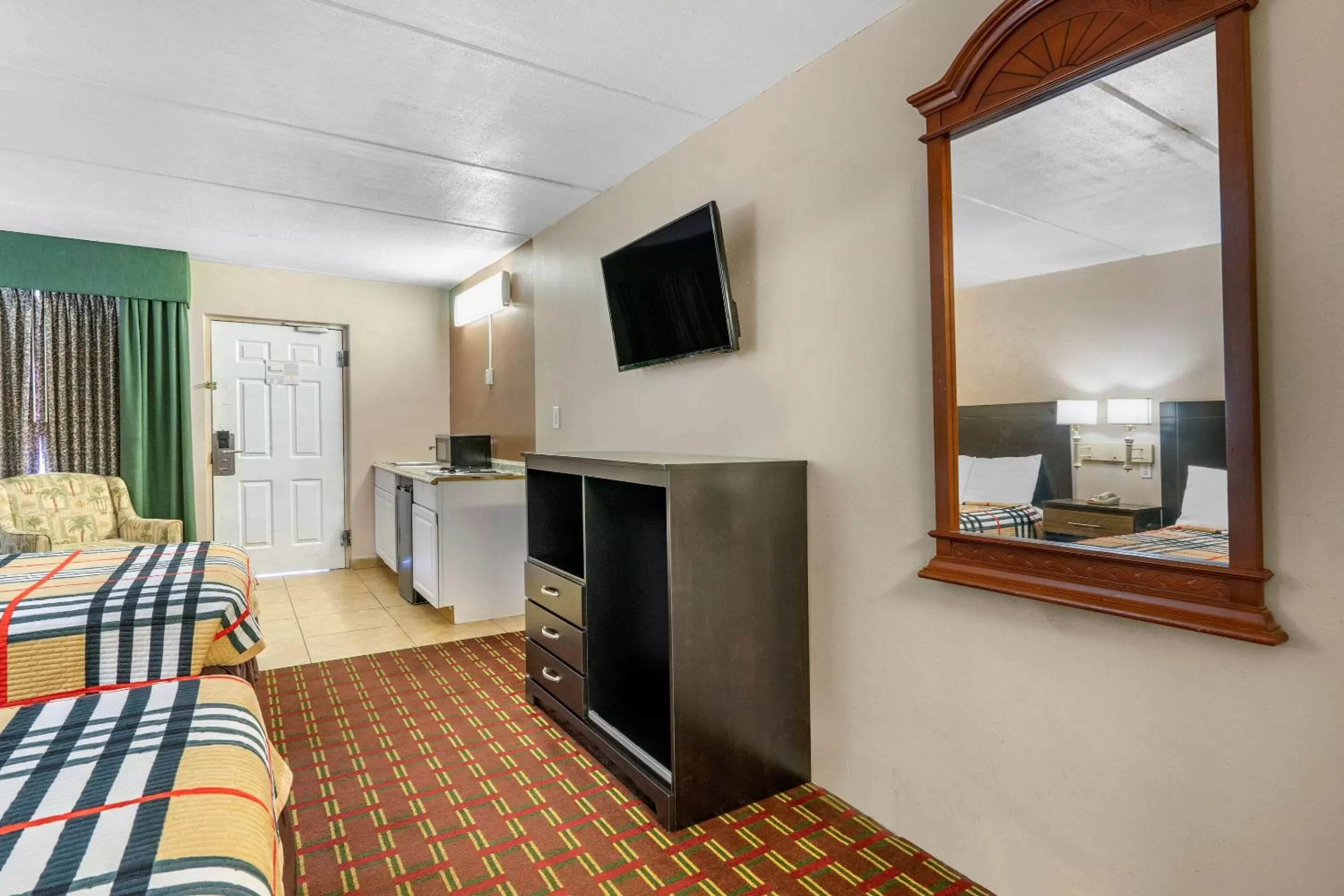 Photo of the whole room, Bed in Rodeway Inn Clearwater-Dunedin