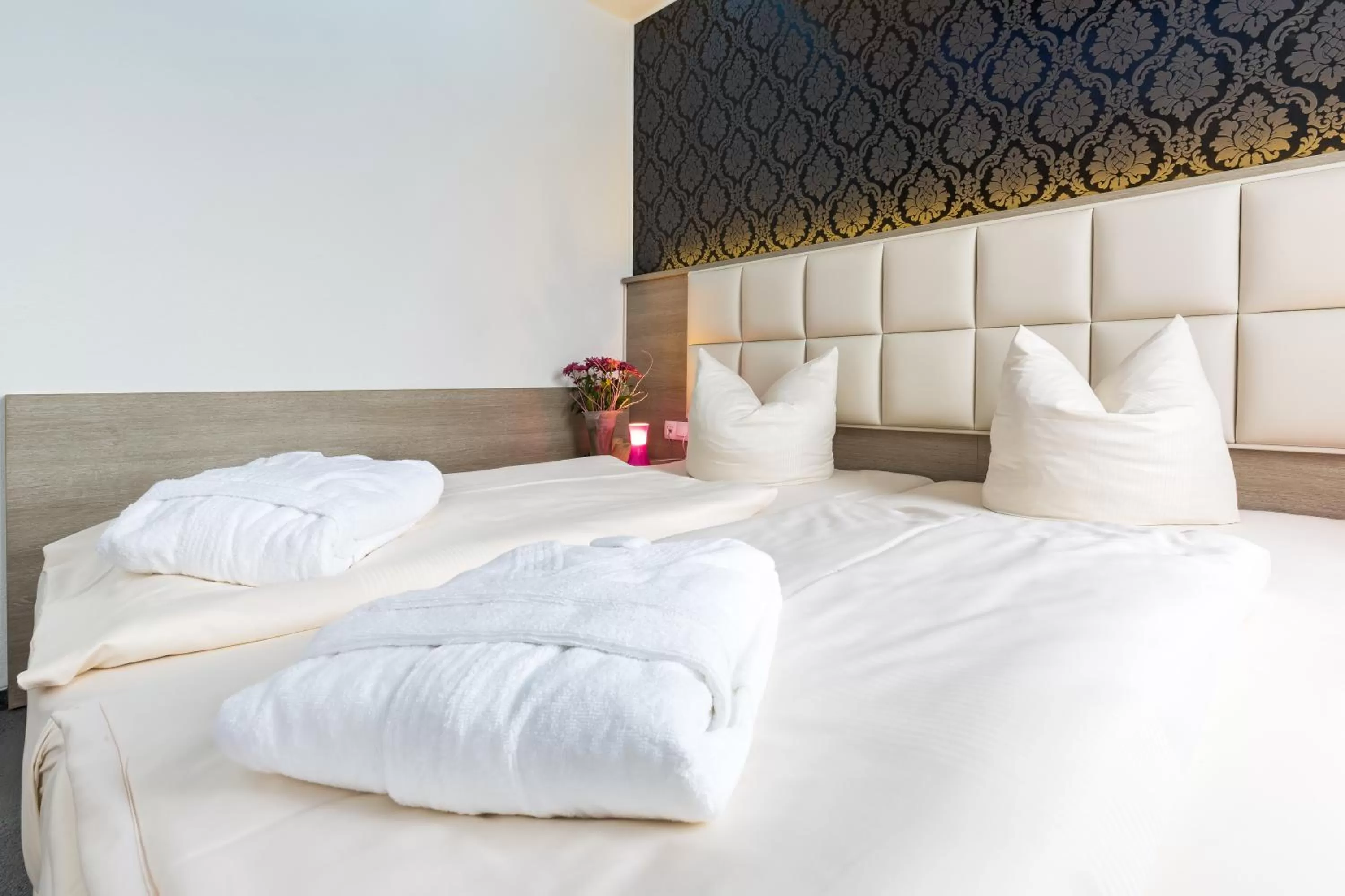 Bed in Bavaria Hotel Münchner Hof Superior