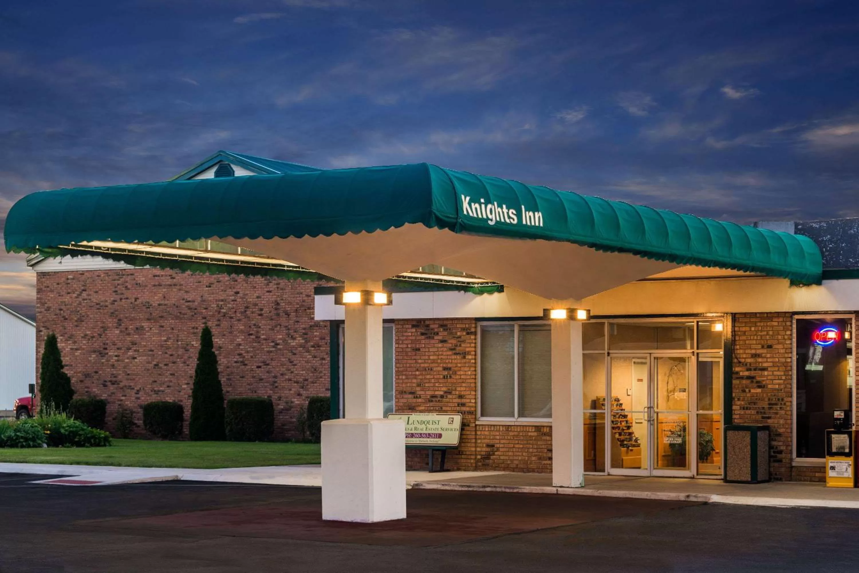 Property Building in Knights Inn Wabash