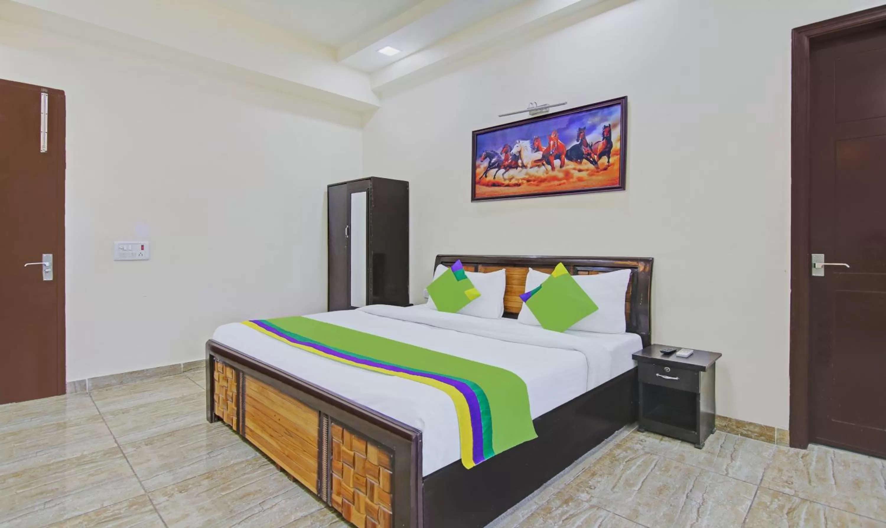 Bed in Treebo Trend Amaya Inn Sector 72