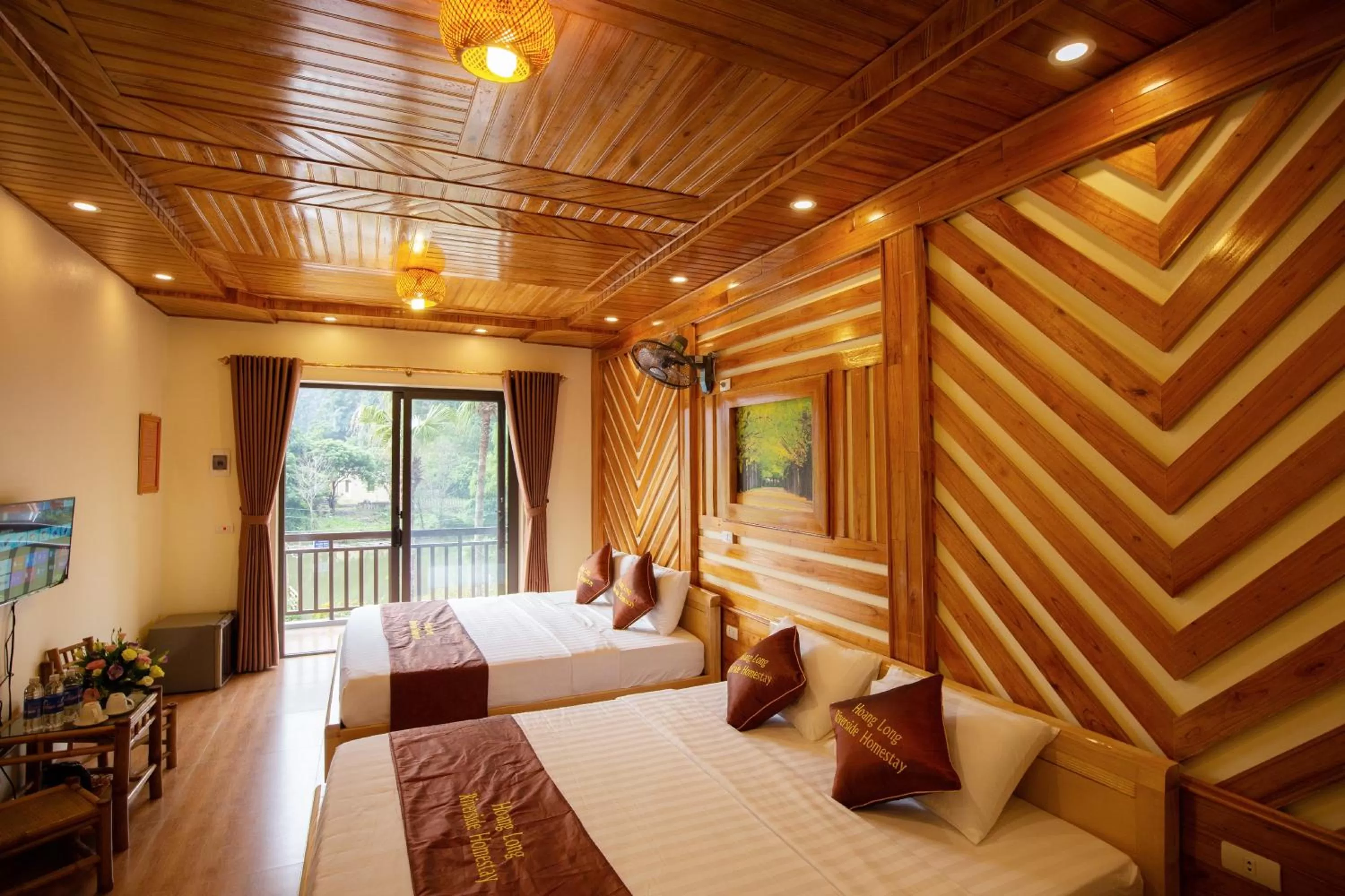 HoangLong Riverside Homestay