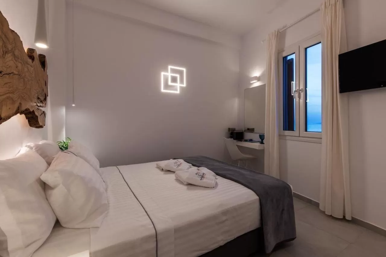 Bed in Sunset Paraportiani Rooms