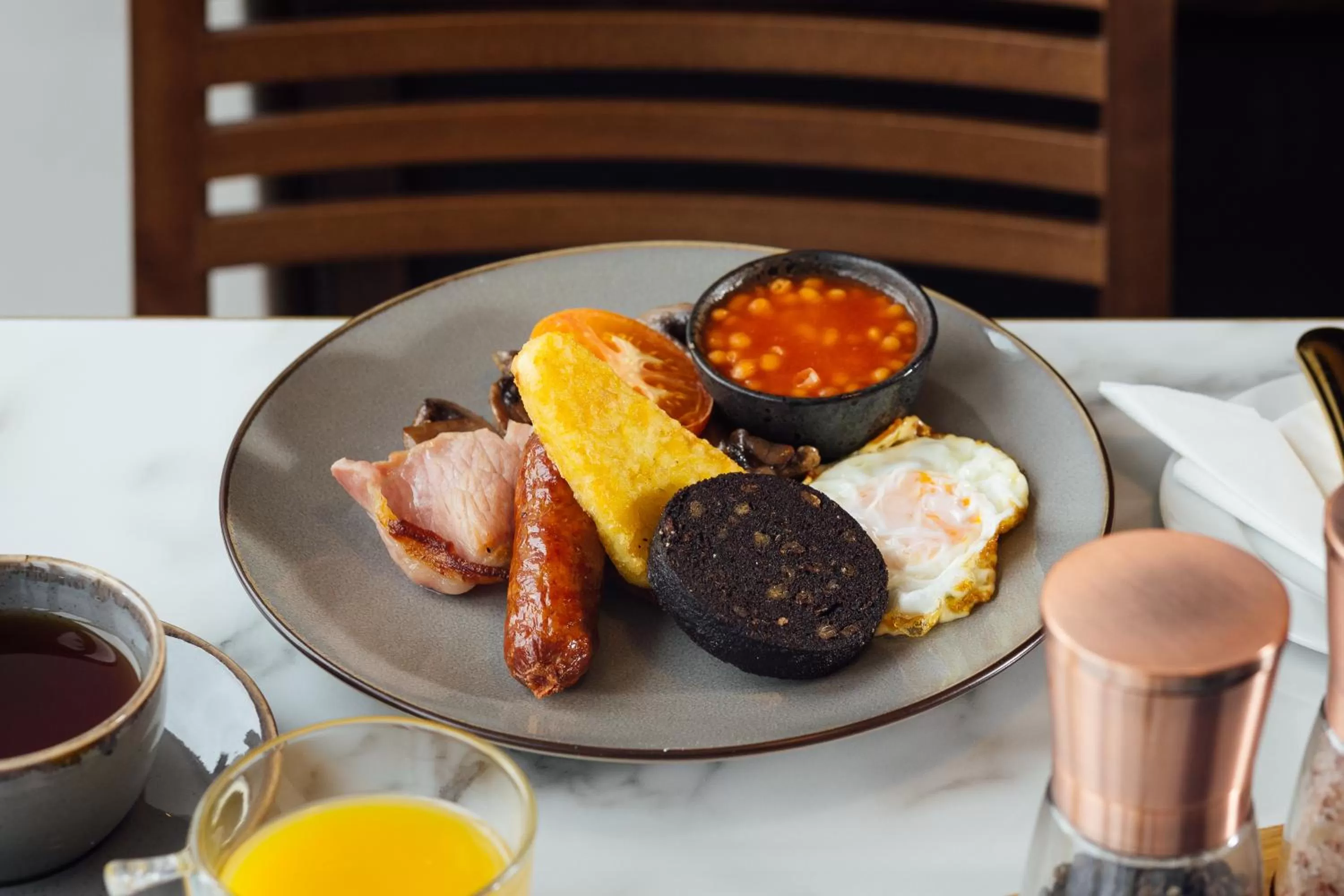 Food and drinks in The Imperial Dragon Hotel