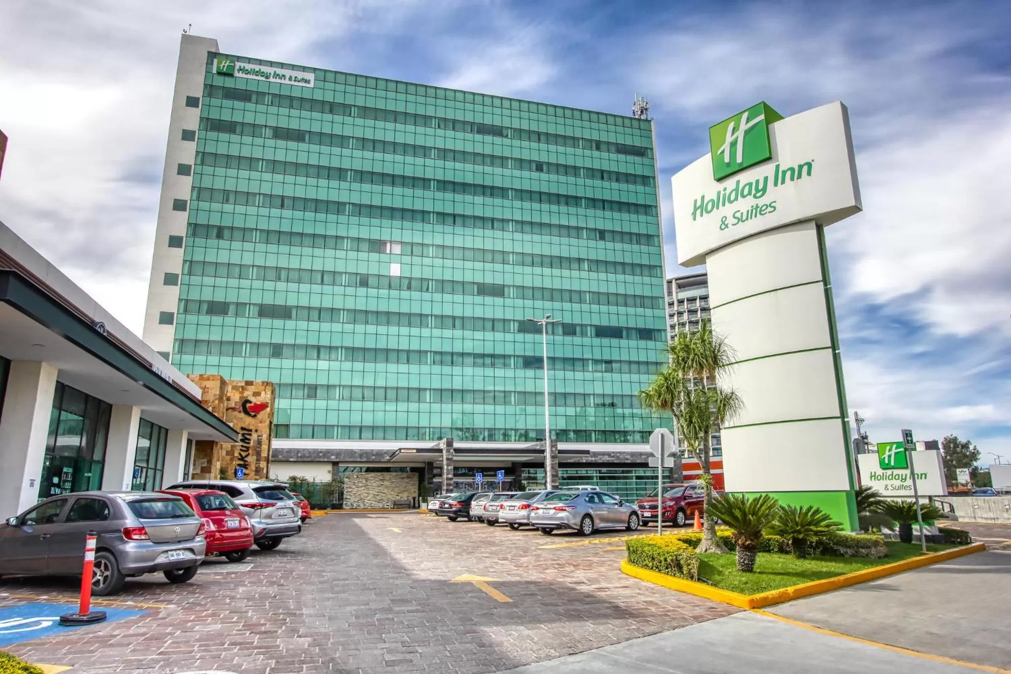 Property building in Holiday Inn & Suites Plaza Mayor by IHG