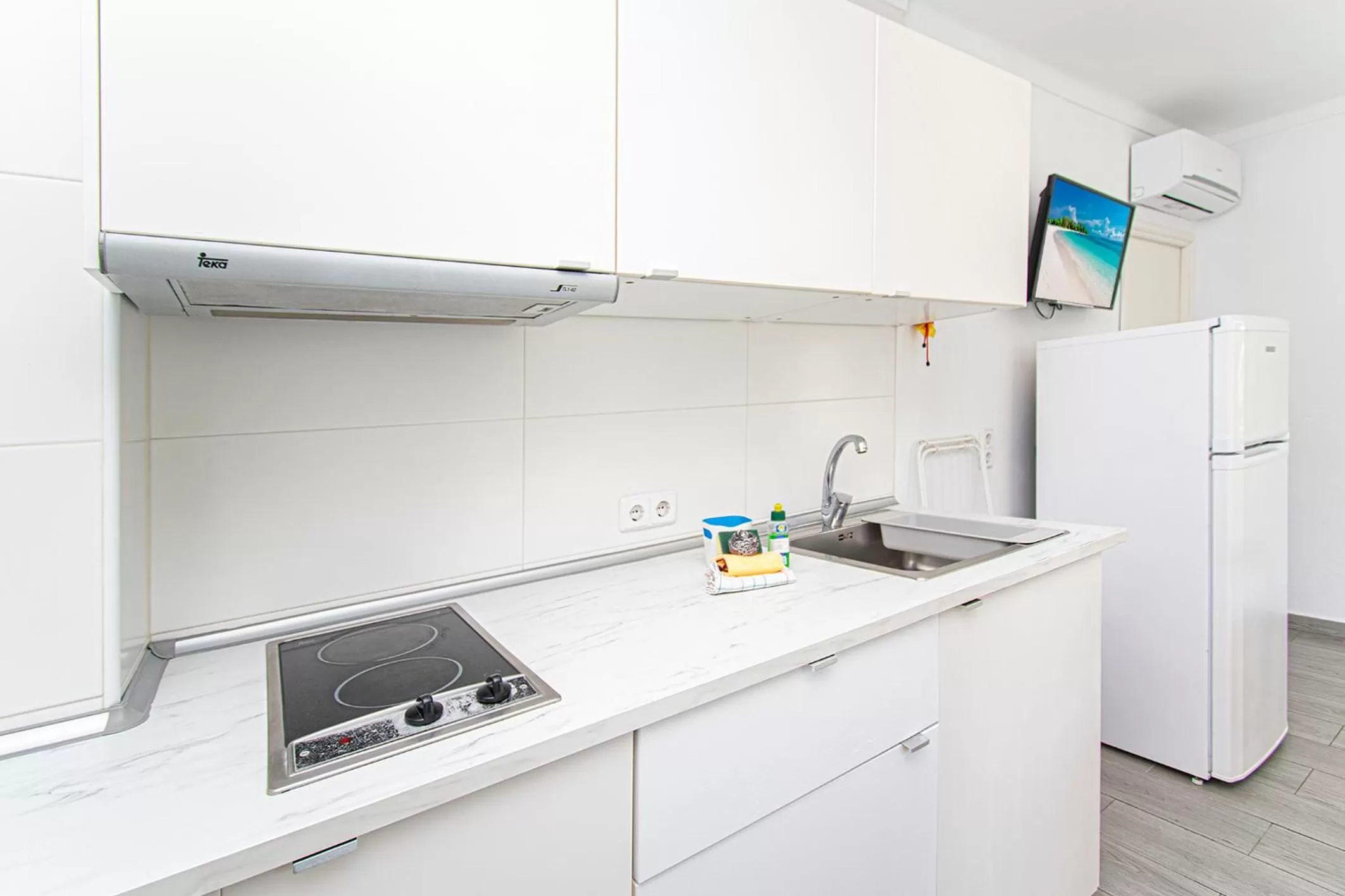 Kitchen or kitchenette in Apartamentos Falcó
