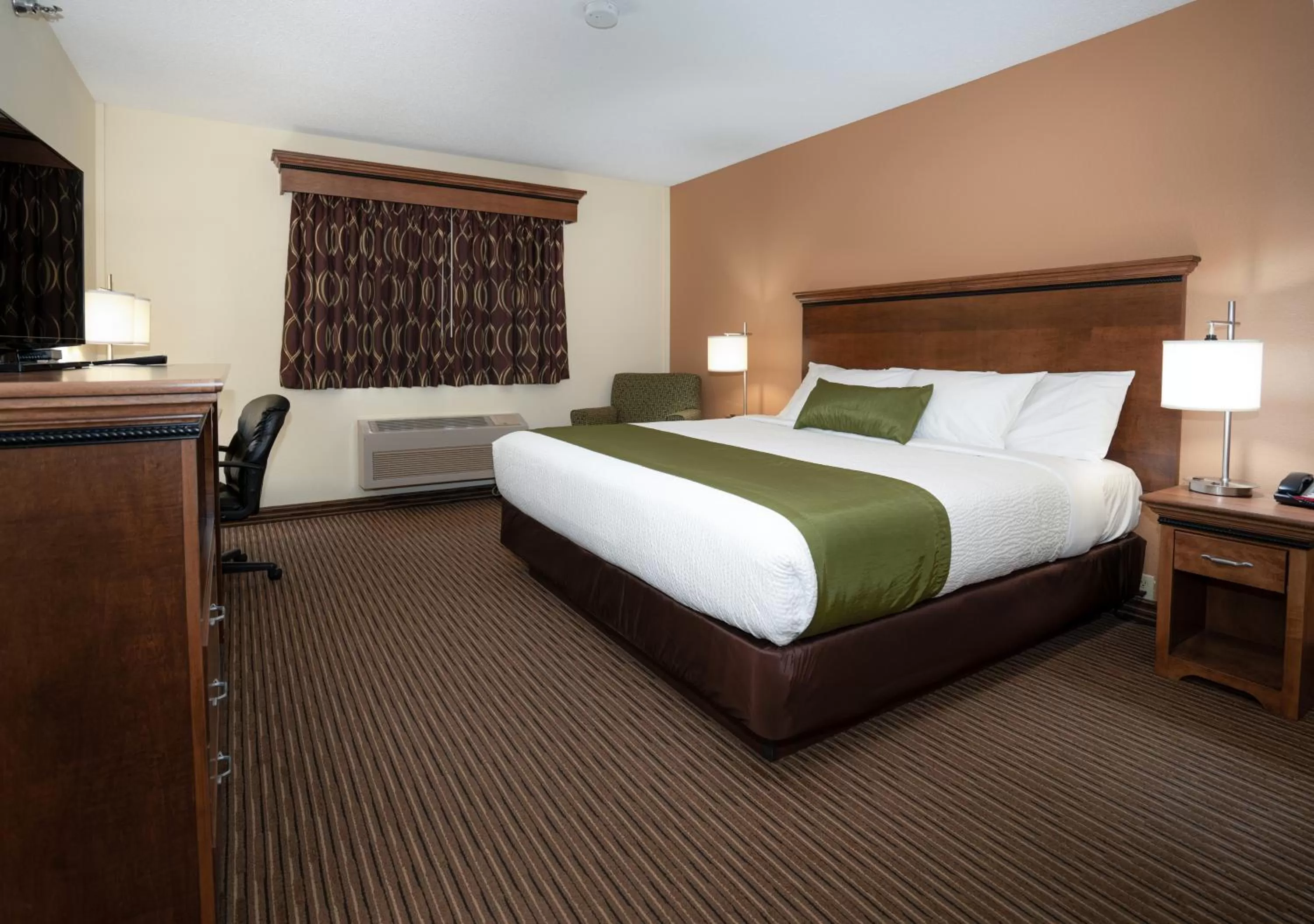 King Room - Disability Access in Country Inn Two Harbors