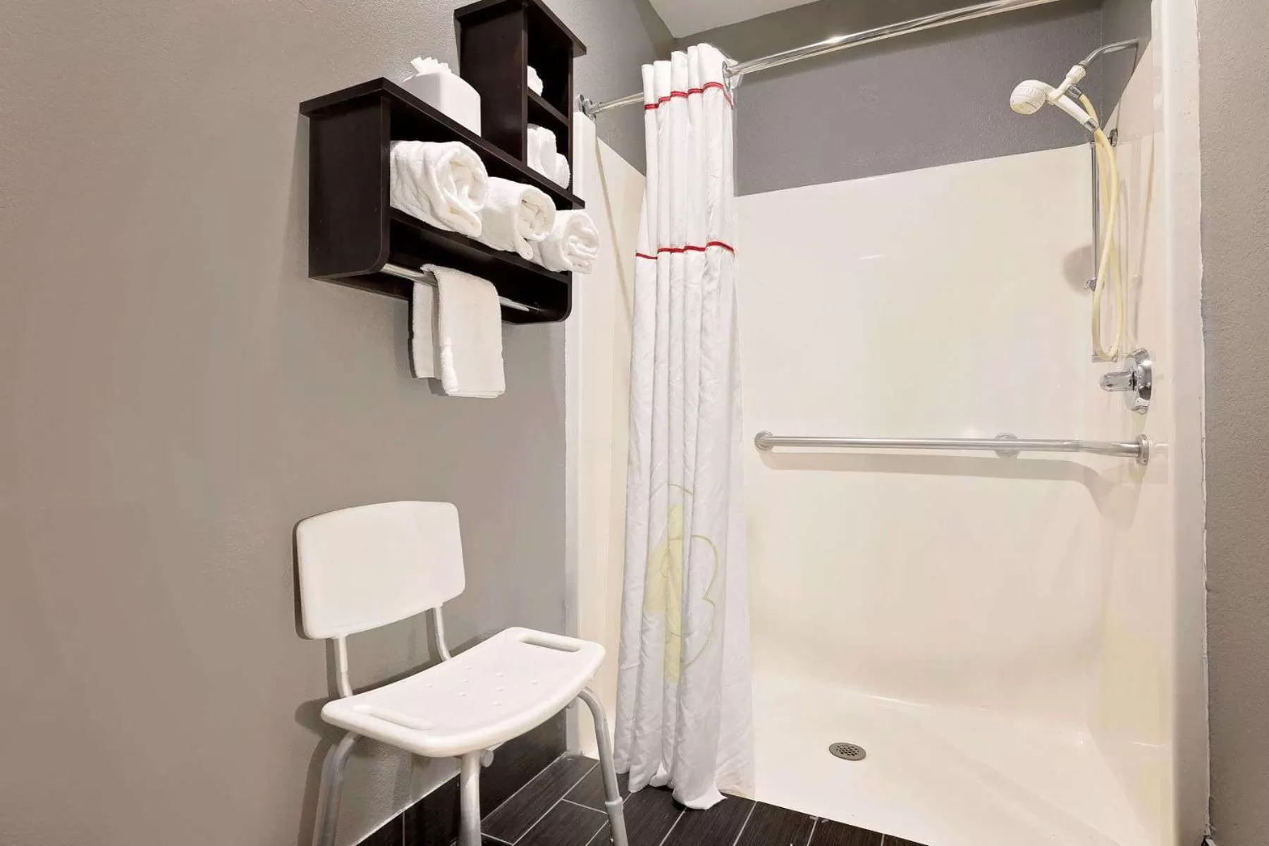 Bathroom in Hawthorn Extended Stay by Wyndham Columbus West