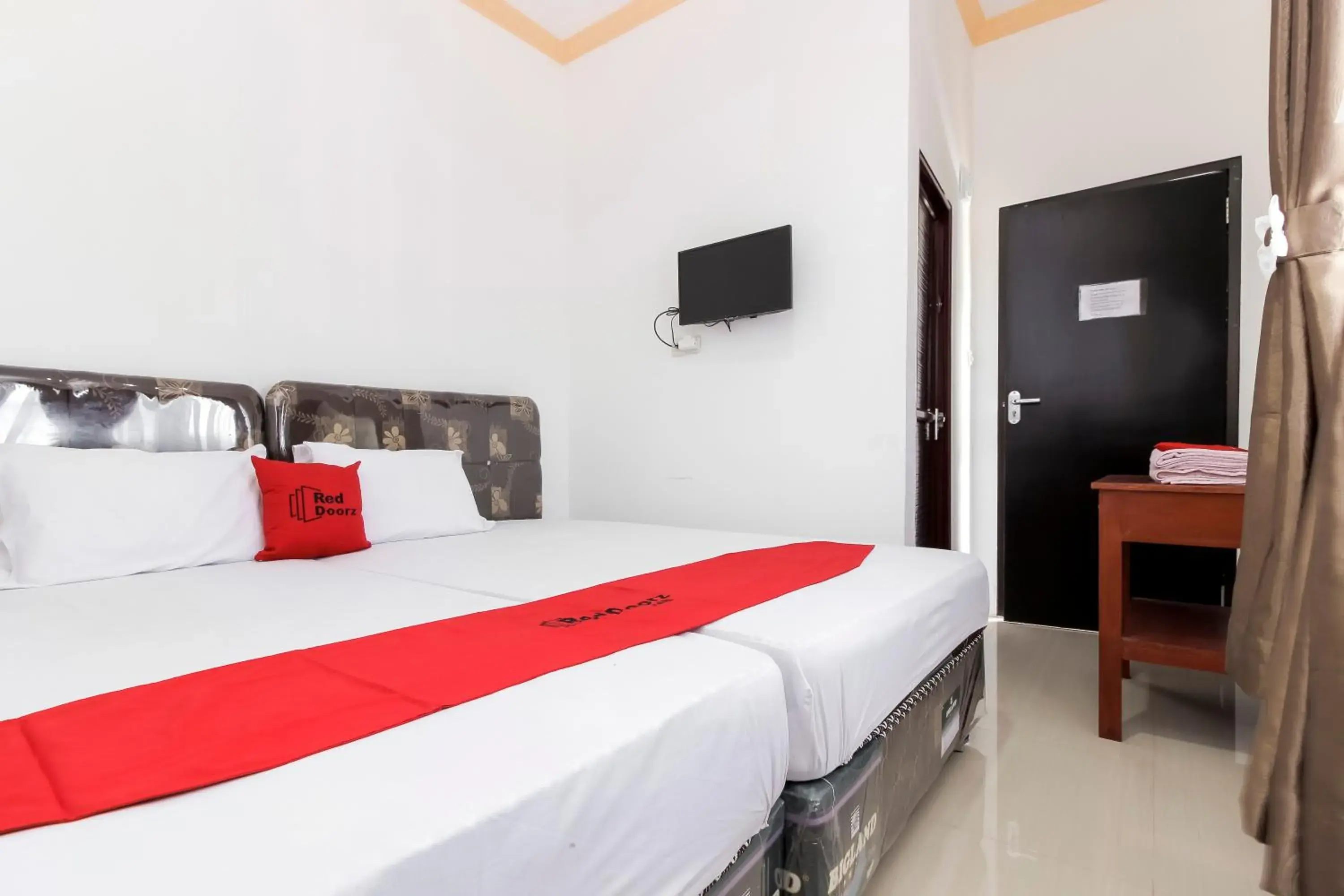 Double Room in RedDoorz near Sam Ratulangi Airport Double Room in RedDoorz near Sam Ratulangi Airport