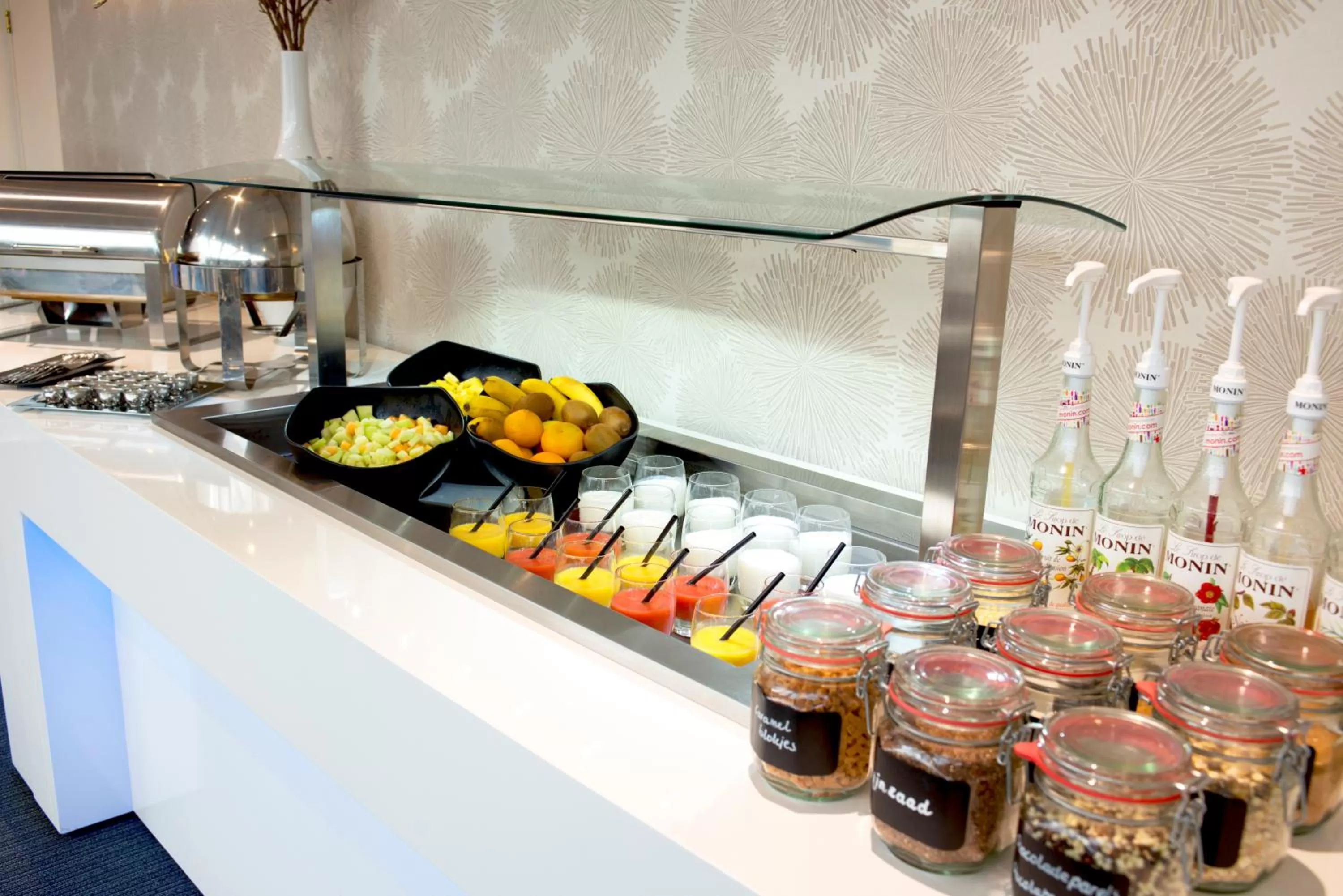 Buffet breakfast in Hotel De Zoete Inval Haarlemmerliede