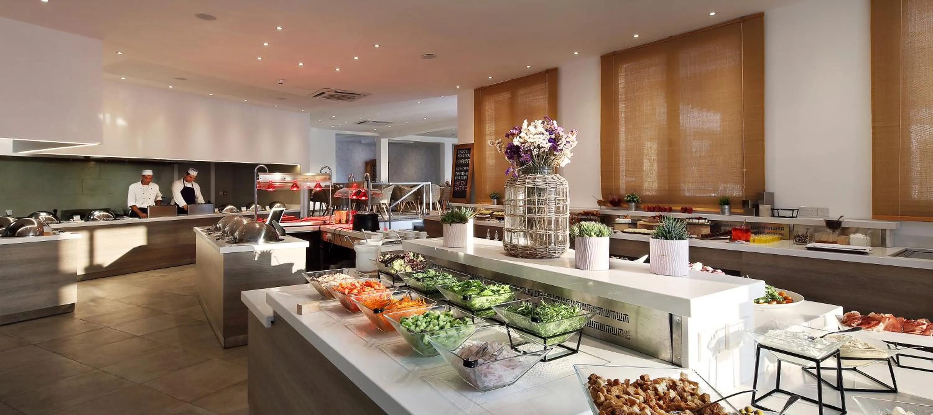 Restaurant/places to eat in Louis St. Elias Resort & Waterpark