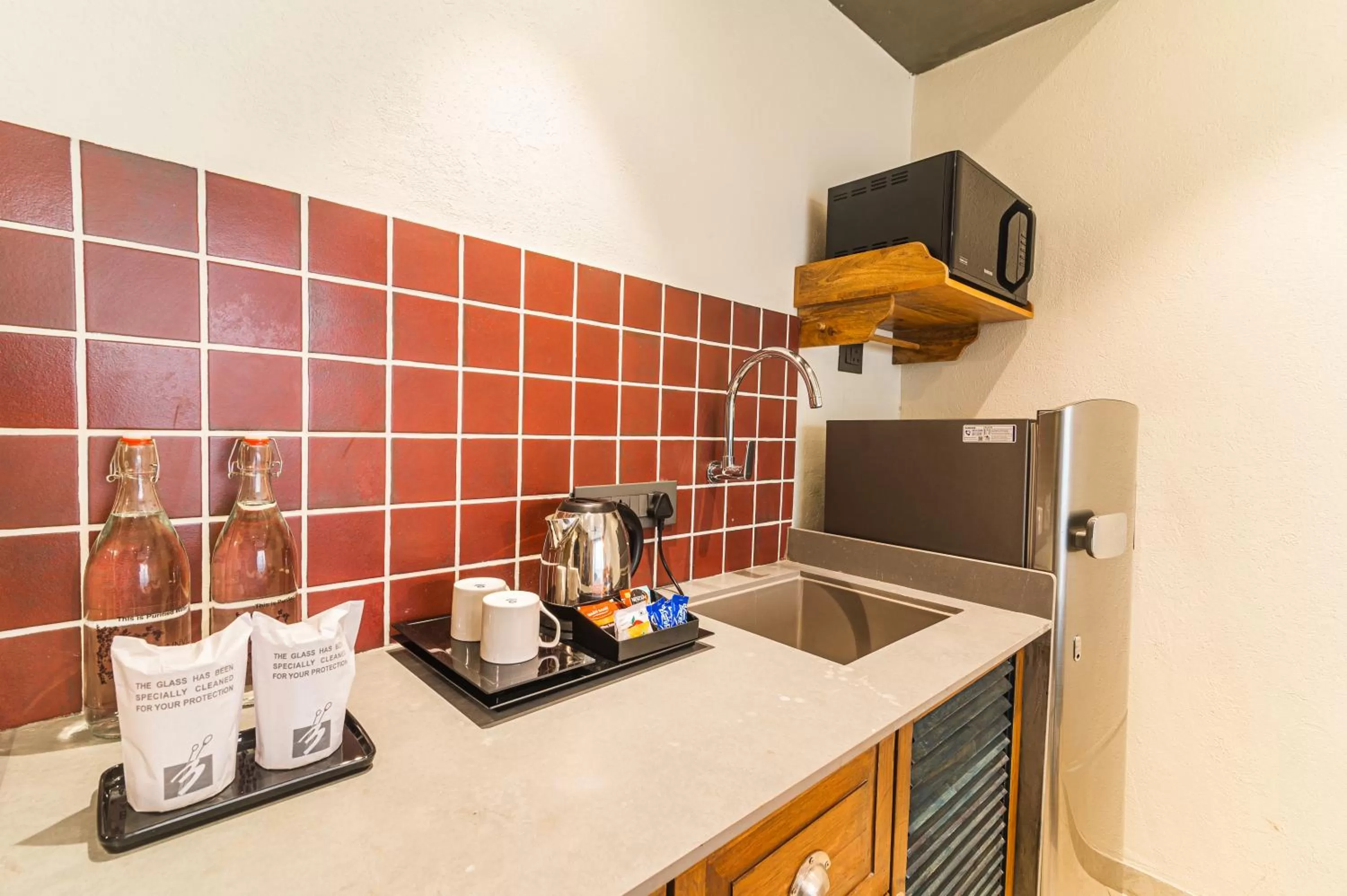 Coffee/tea facilities, Kitchen/Kitchenette in Bougainvilla Apartment