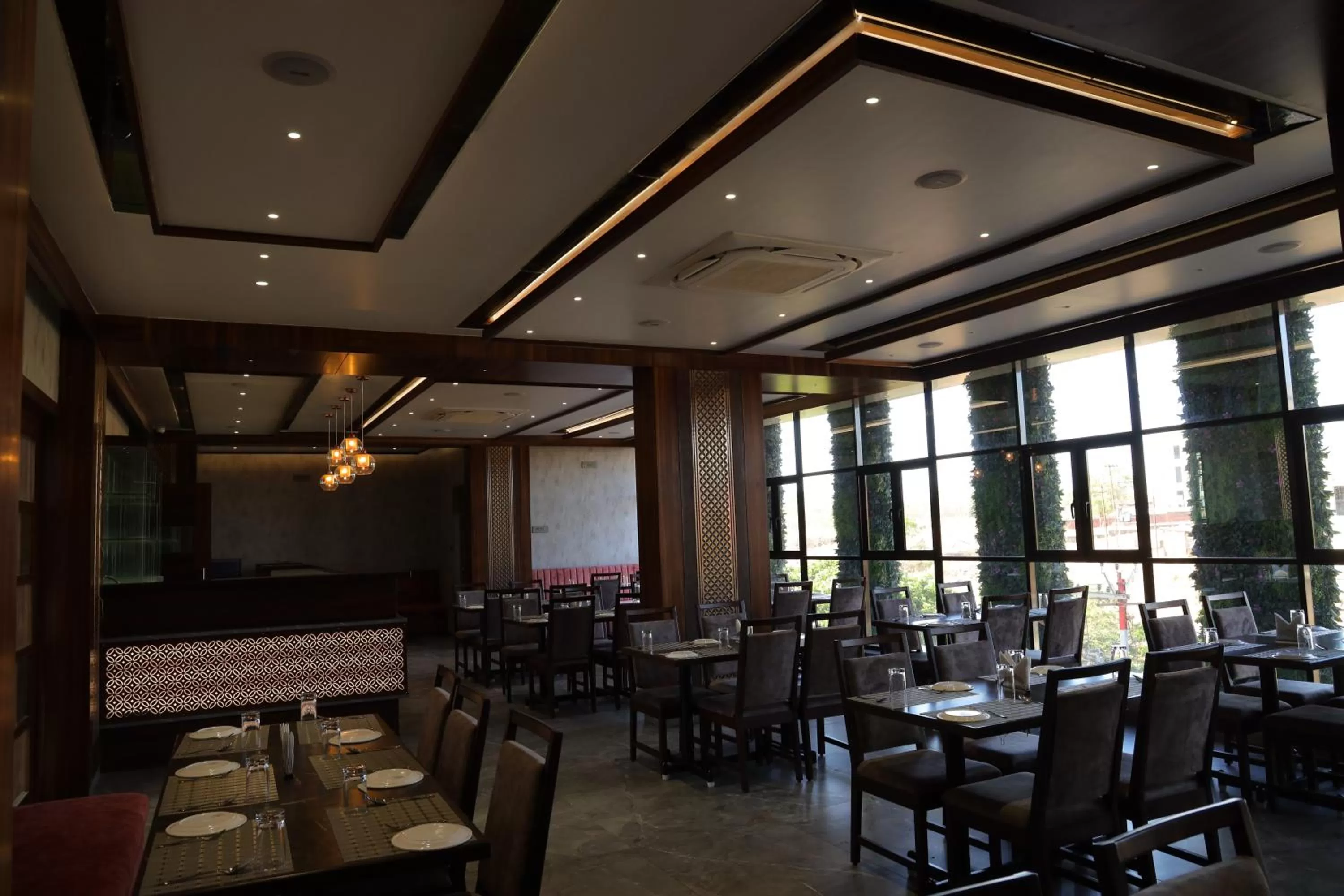 Restaurant/Places to Eat in Blisss Hotel Kolhapur