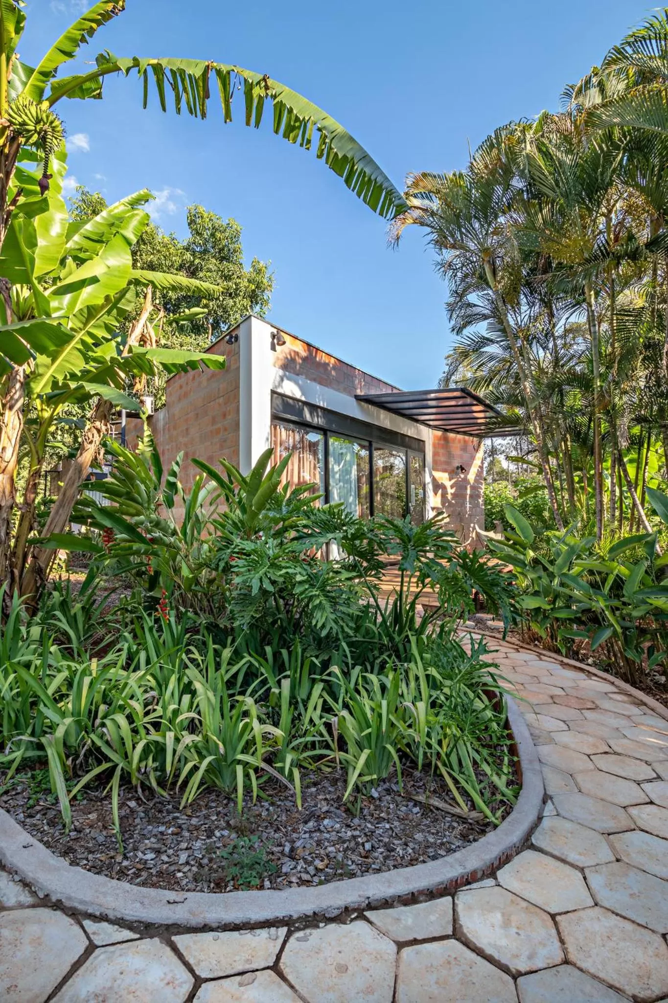 Garden, Property Building in Suítes no Quintal