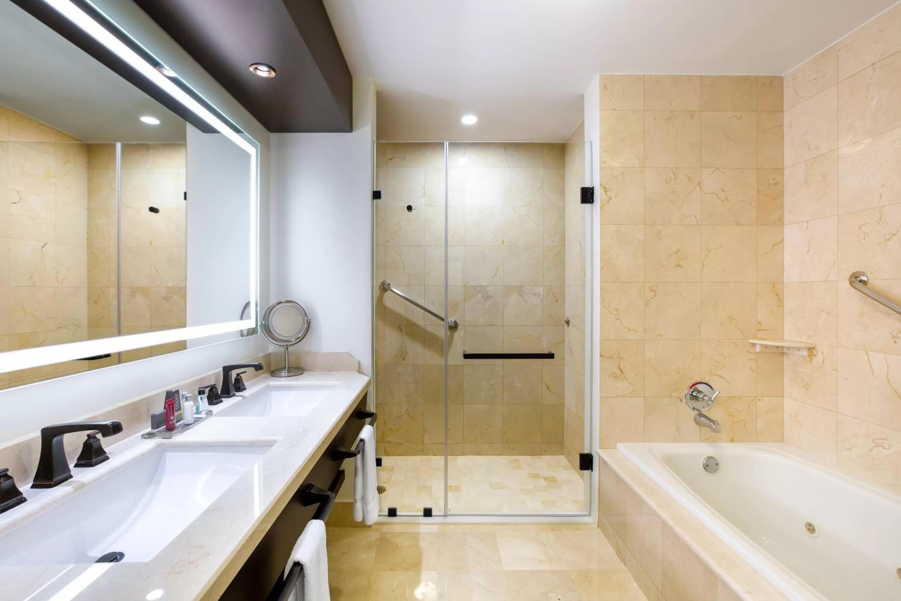 Photo of the whole room in Costa Rica Marriott Hotel Hacienda Belen