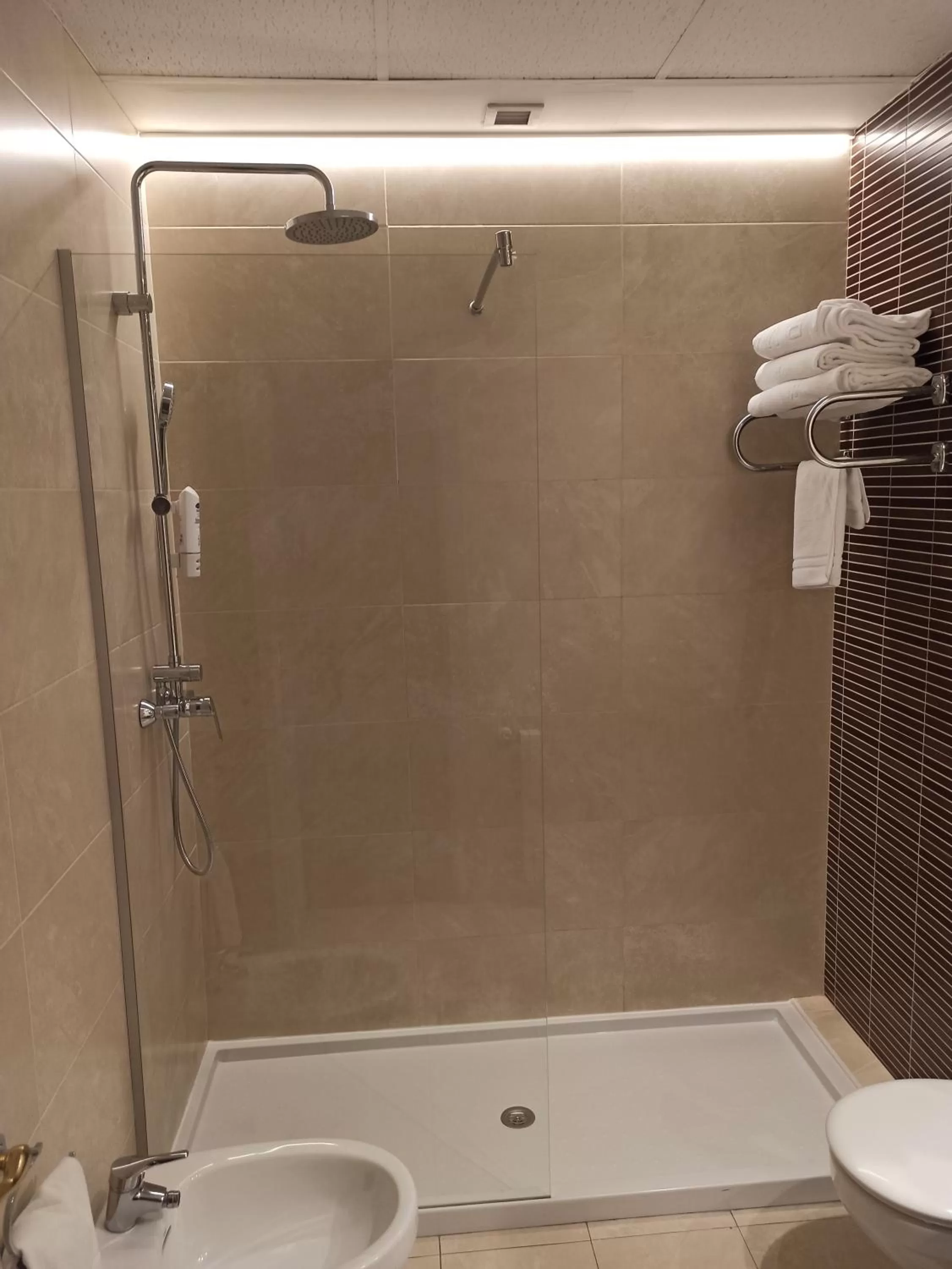 Shower in ARVA Spa París