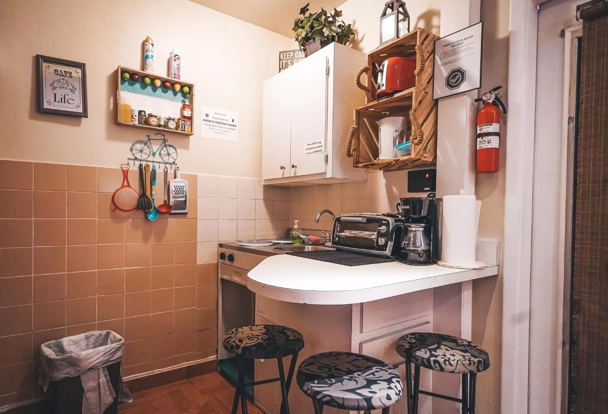 Living room in Hollywood Light Haven Lodge
