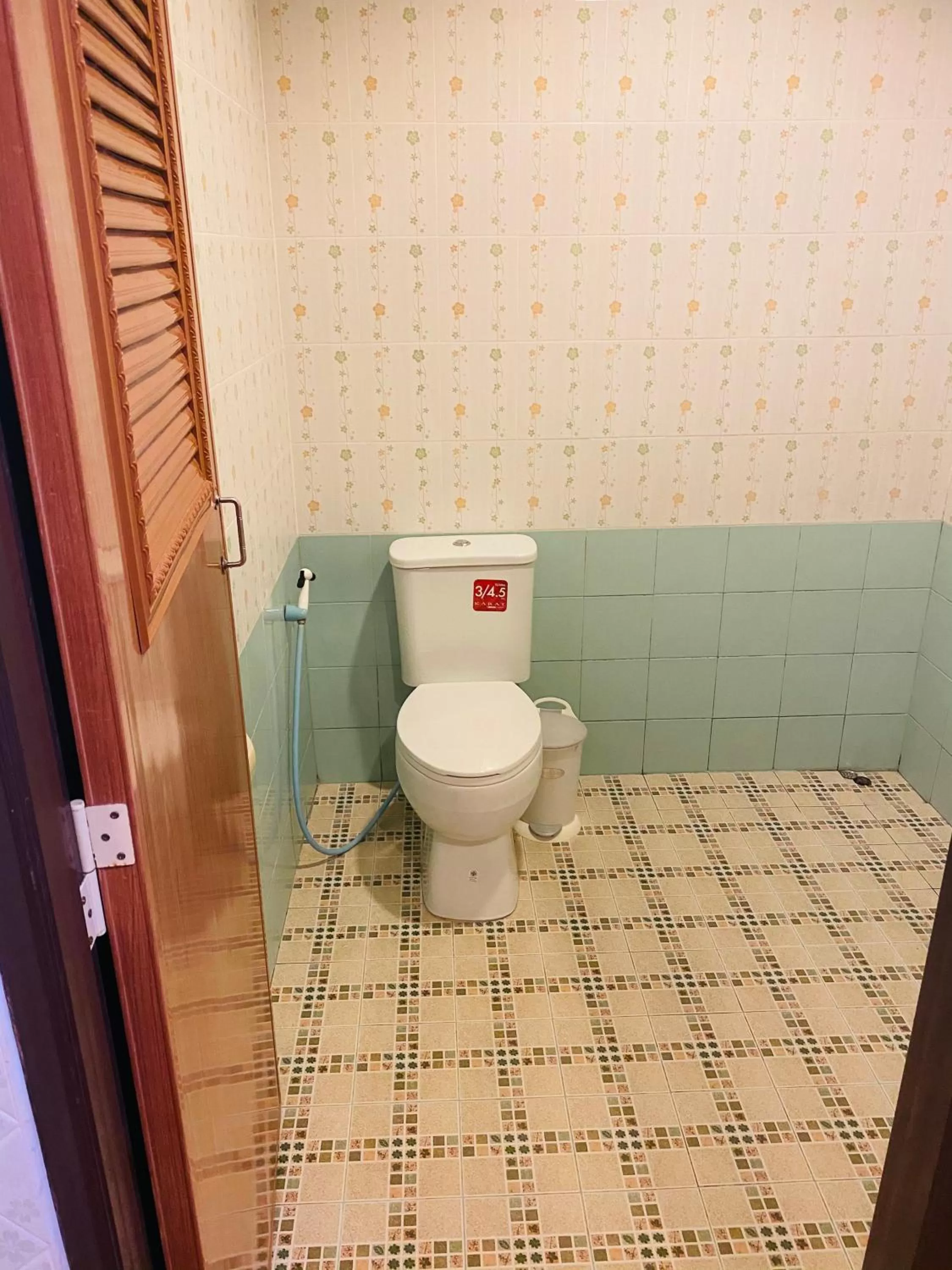 Shower in Kaibae Hut Resort