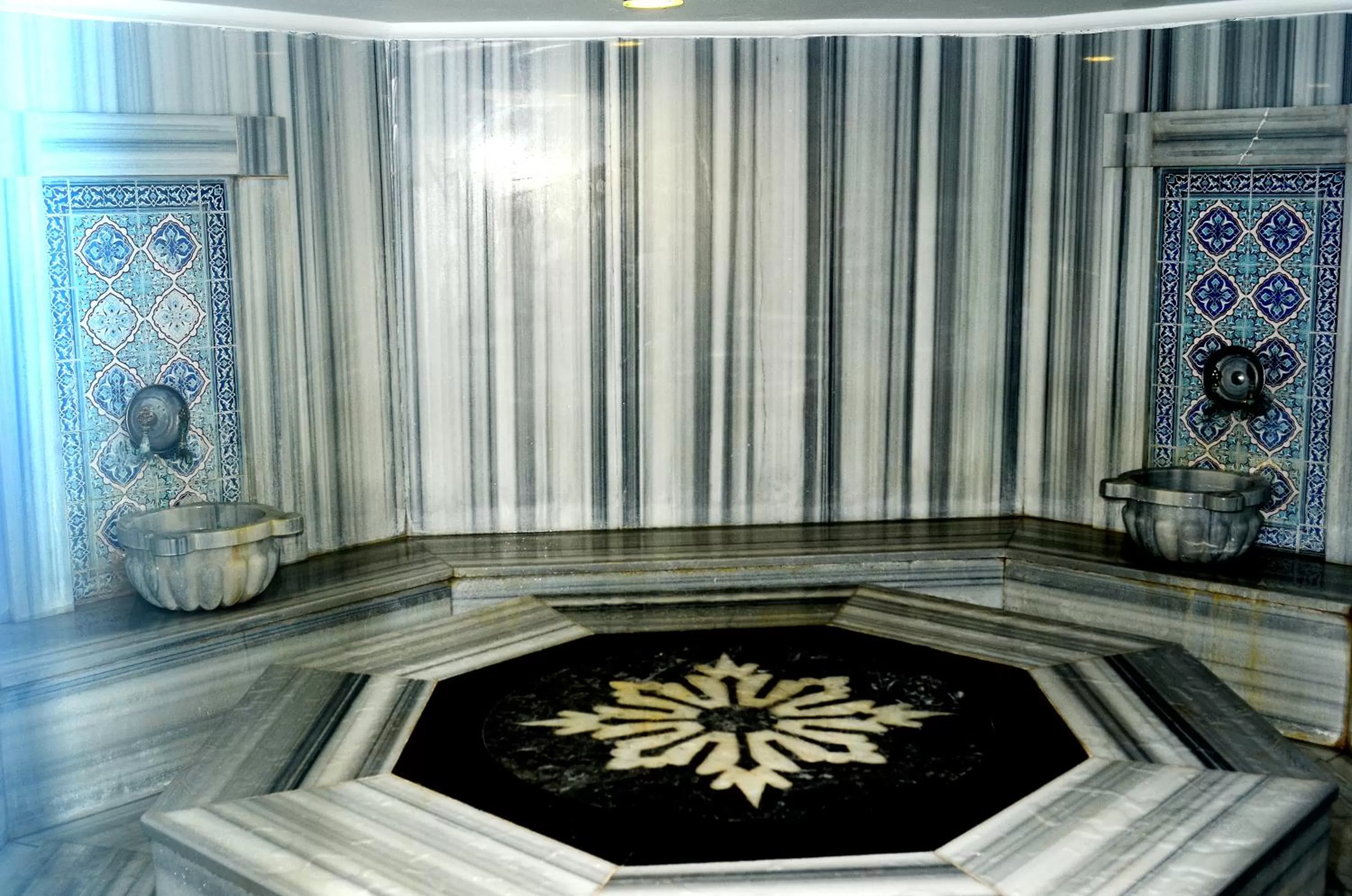 Public Bath in Hotel By Karaaslan Inn